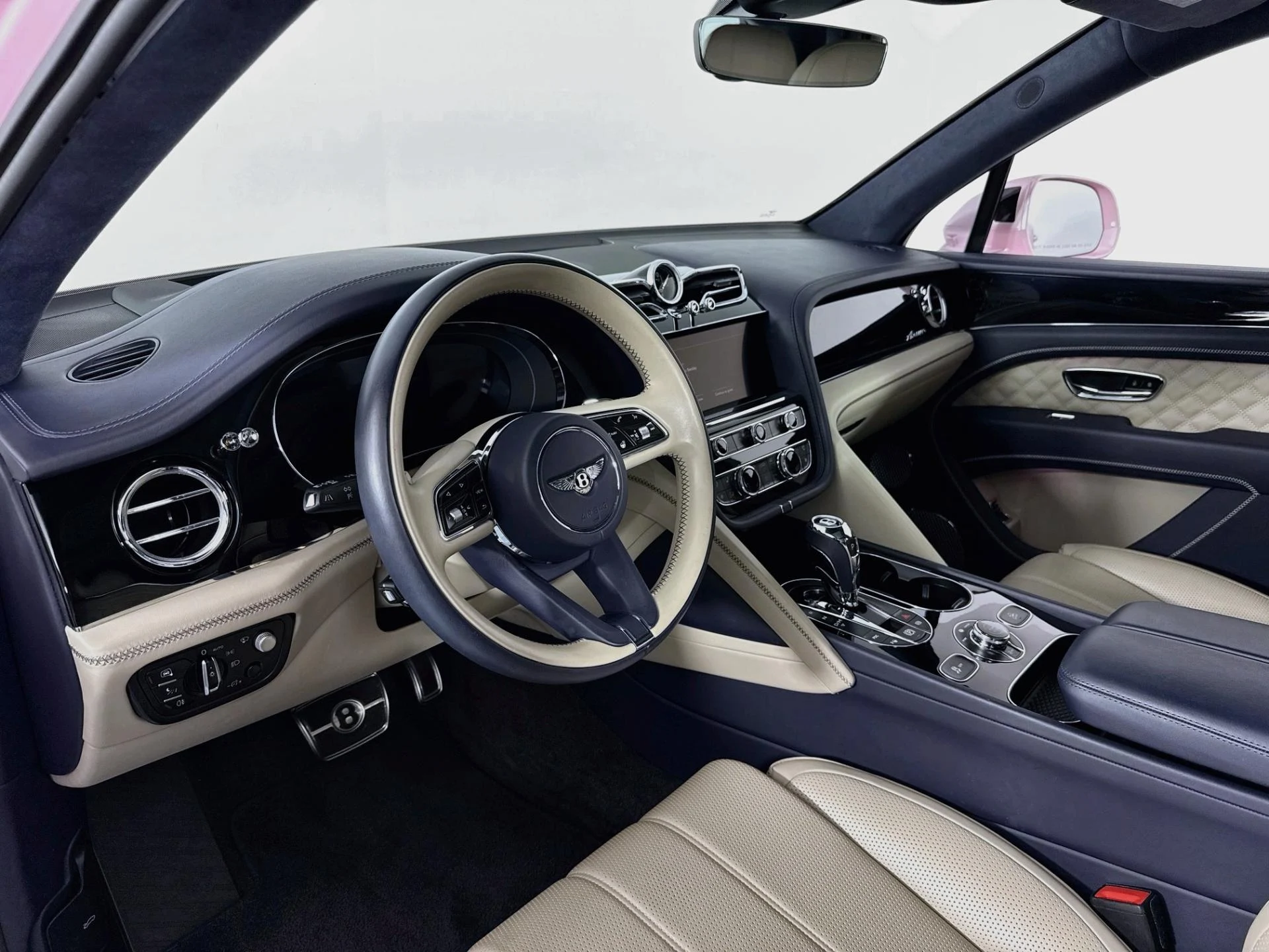 mph008_2859113855_Used_2023_Bentley_Bentayga_Azure_V8_1789145801_3c1d7ab7ee