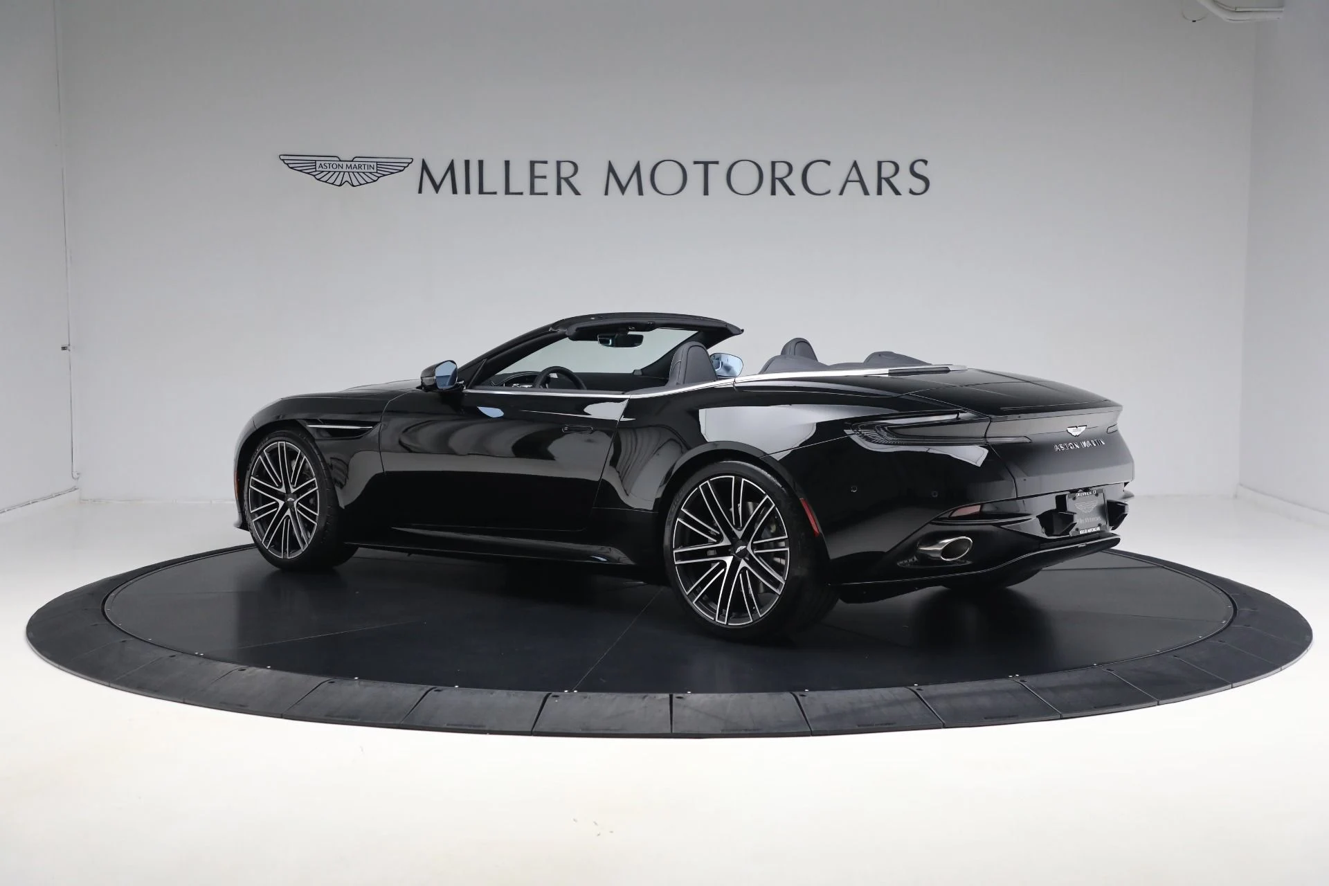 mph008_2874048273_New_2025_Aston_Martin_DB_12_Volante_f352a4658c