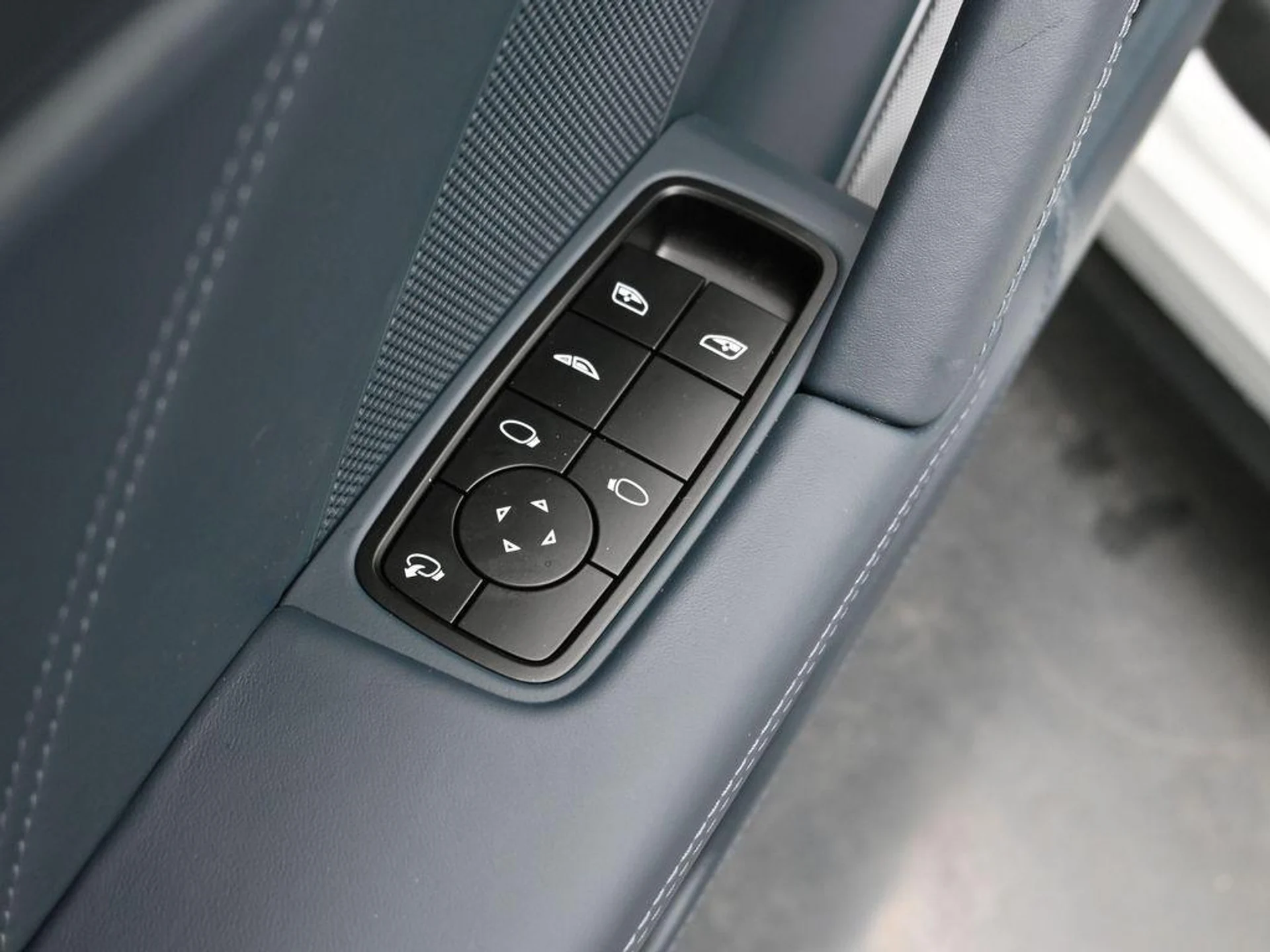 mph008_2886805970_l_YR_Ld_C2gmbuo_VA_1t_F7n_Dn0p_Y_Zz_M_31ece67d0b