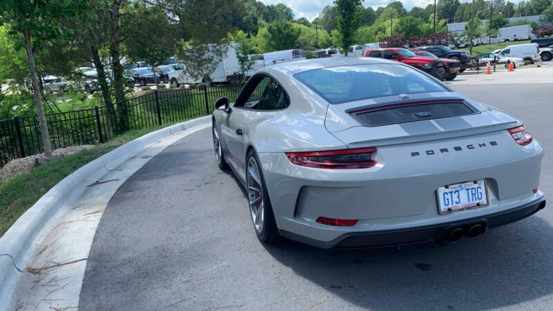 mph008_2894790221_2018_porsche_911_gt3_2dr_coupe_4da579aa75