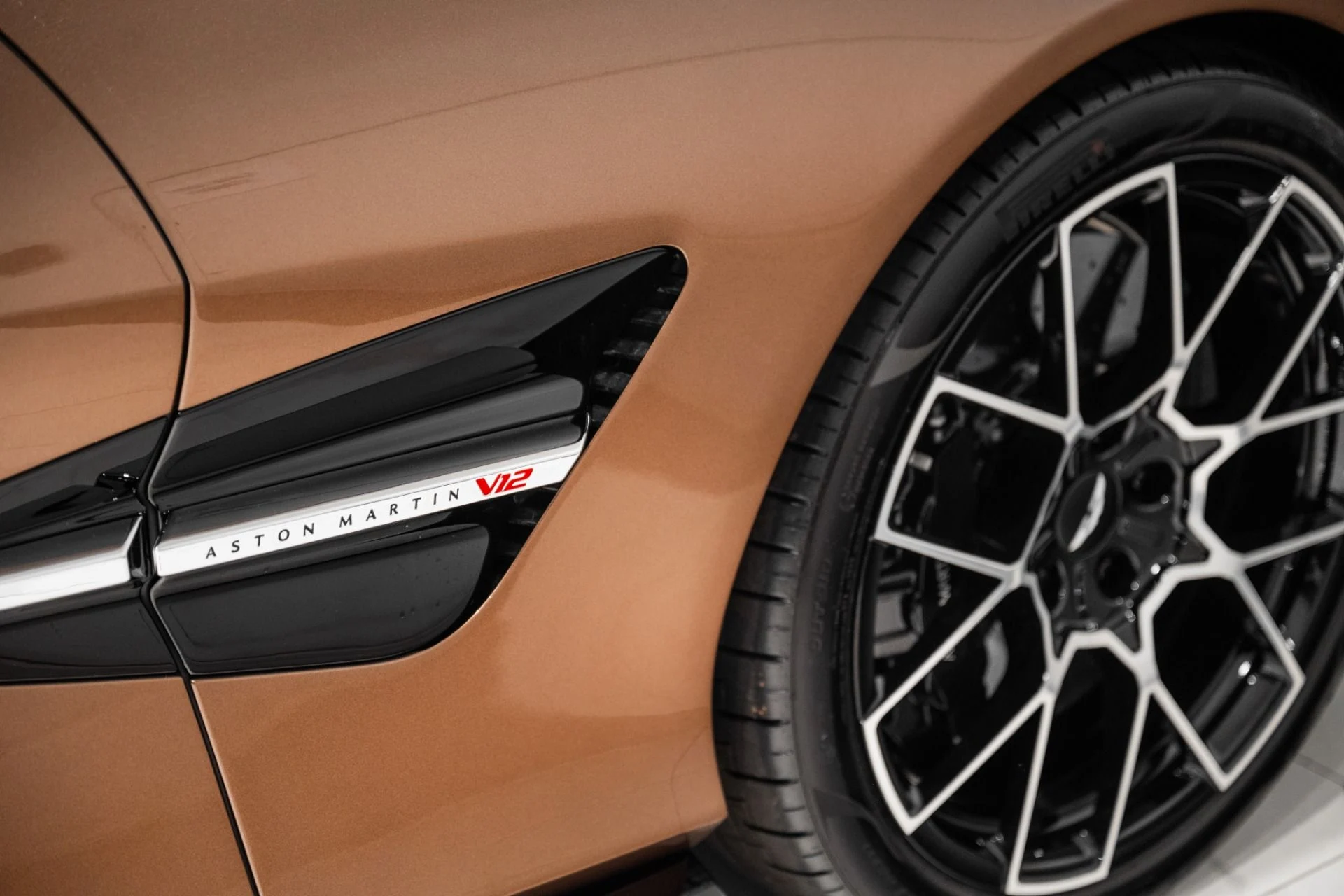 mph008_2907392857_New_2026_Aston_Martin_Vanquish_Volante_1783526001_ed0e387663