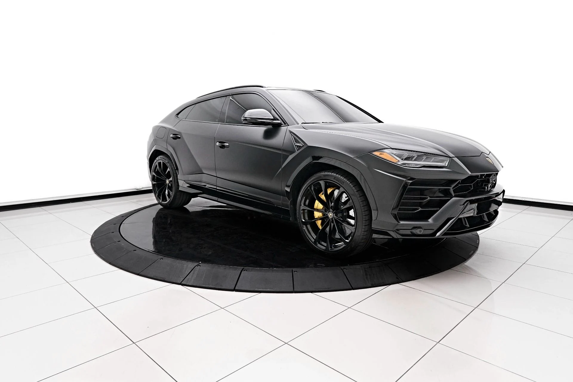 mph008_2909798531_Used_2022_Lamborghini_Urus_1714440387_0070b75691