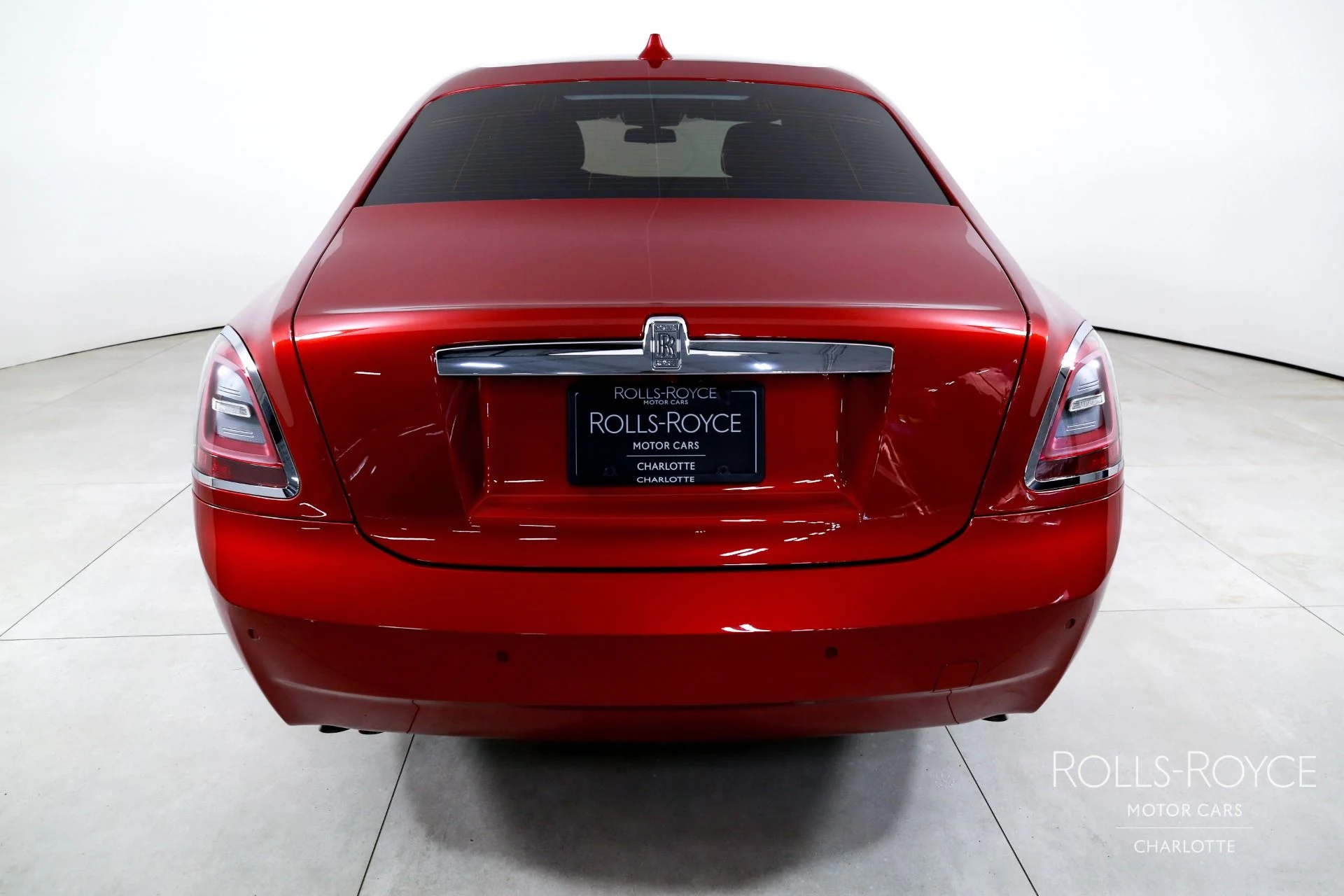mph008_2910327617_Used_2024_Rolls_Royce_Ghost_1751554468_17eb84c363