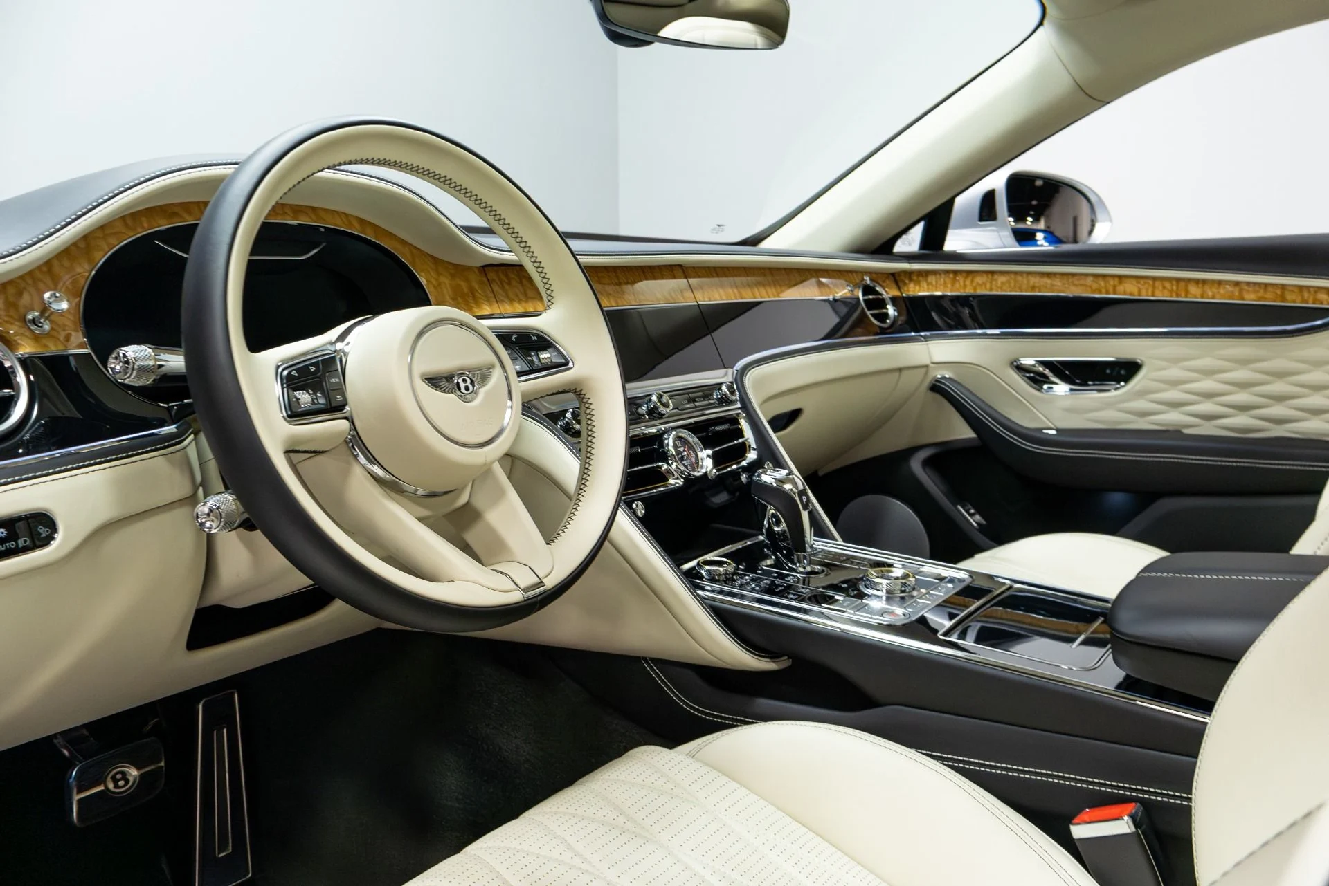 mph008_2913017328_Used_2021_Bentley_Flying_Spur_W12_1772666284_2fb721013b