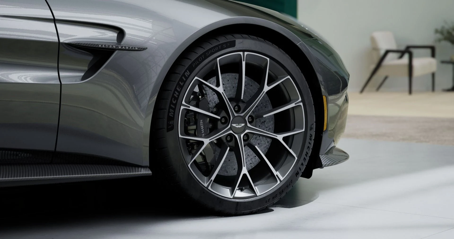 mph008_291955132_Used_2026_Aston_Martin_Vantage_Roadster_1766861357_883ee90dd9