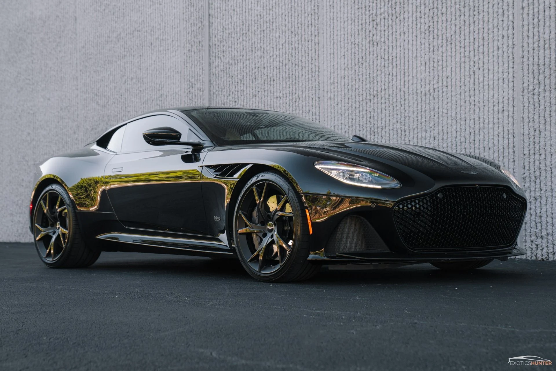 mph008_2921415612_Used_2019_Aston_Martin_DBS_Superleggera_w_Forged_Emblems_Carbon_Body_Pack_Carbon_Roof_1777573250_3fd5bc6971