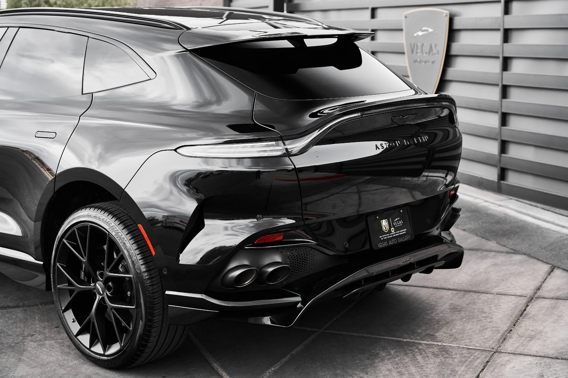 mph008_292842931_Used_2025_Aston_Martin_DBX_707_1775007935_a0eeba50f7