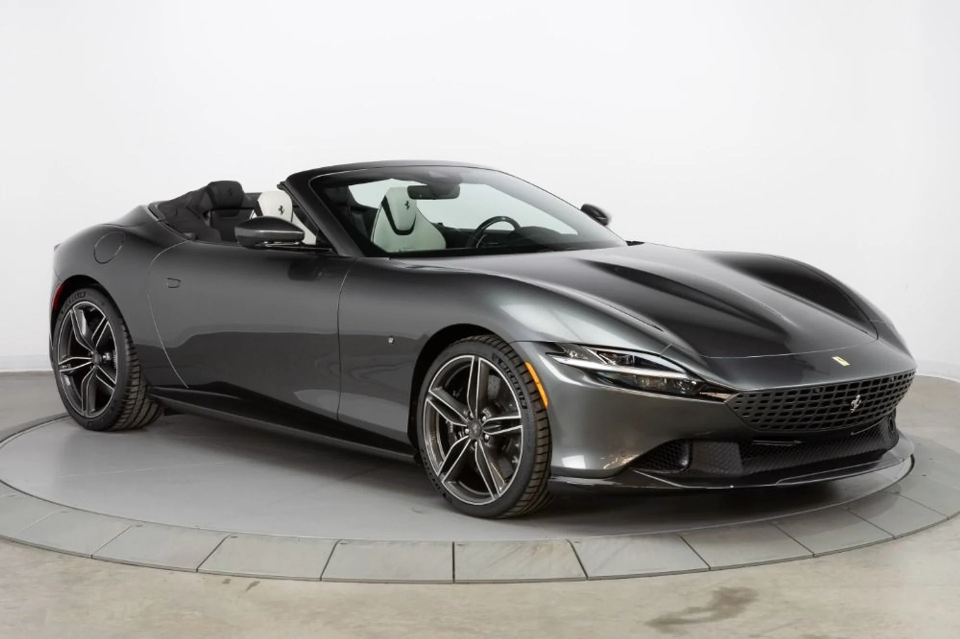 mph008_2946304477_Used_2024_Ferrari_Roma_Spider_7f12317082