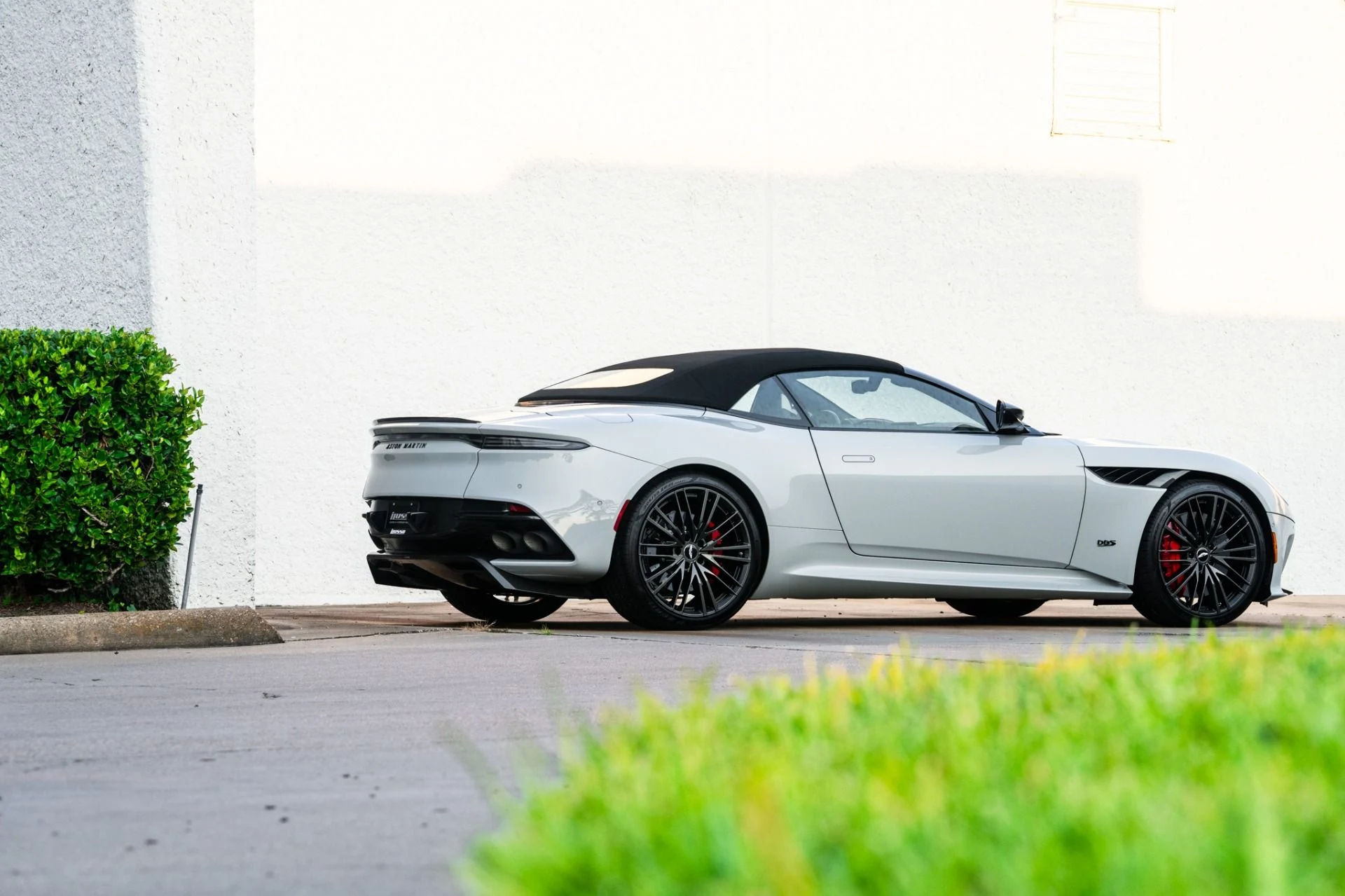 mph008_2950269339_Used_2023_Aston_Martin_DBS_Volante_1756217476_6c88304656