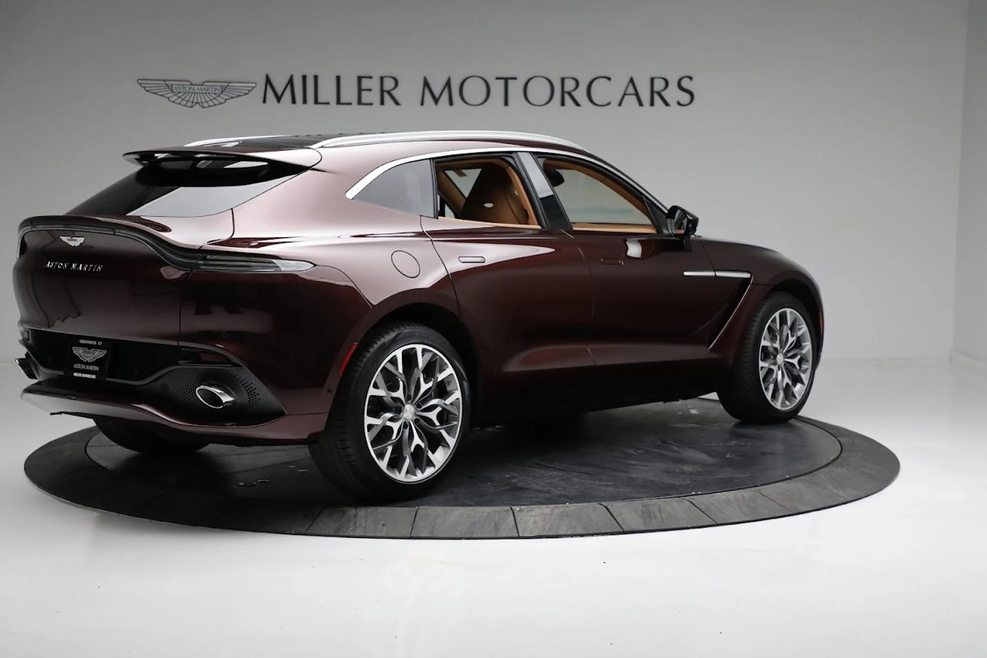 mph008_2960420570_Used_2022_Aston_Martin_DBX_8dd695126a
