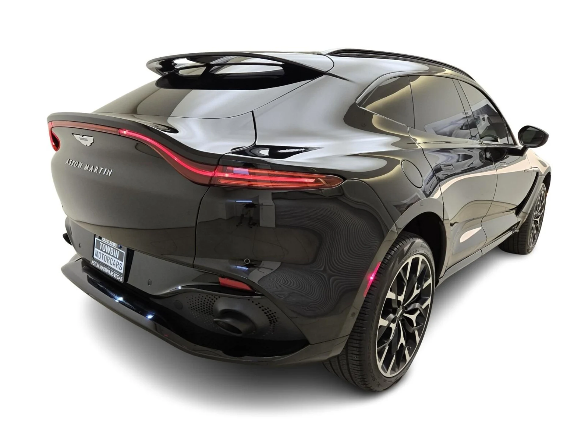 mph008_2961570665_Used_2021_Aston_Martin_DBX_1755328510_c19df17b87