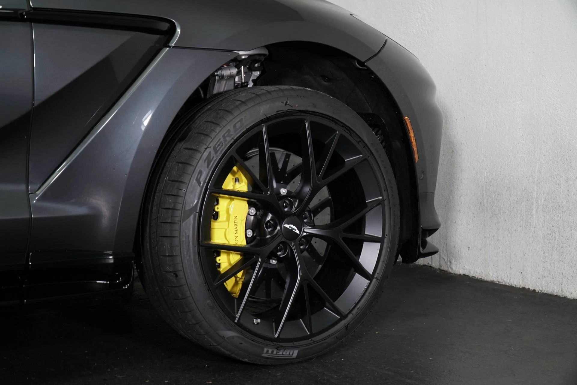 mph008_2969179456_New_2026_Aston_Martin_DBX_707_1771009088_d2a2d1bf06