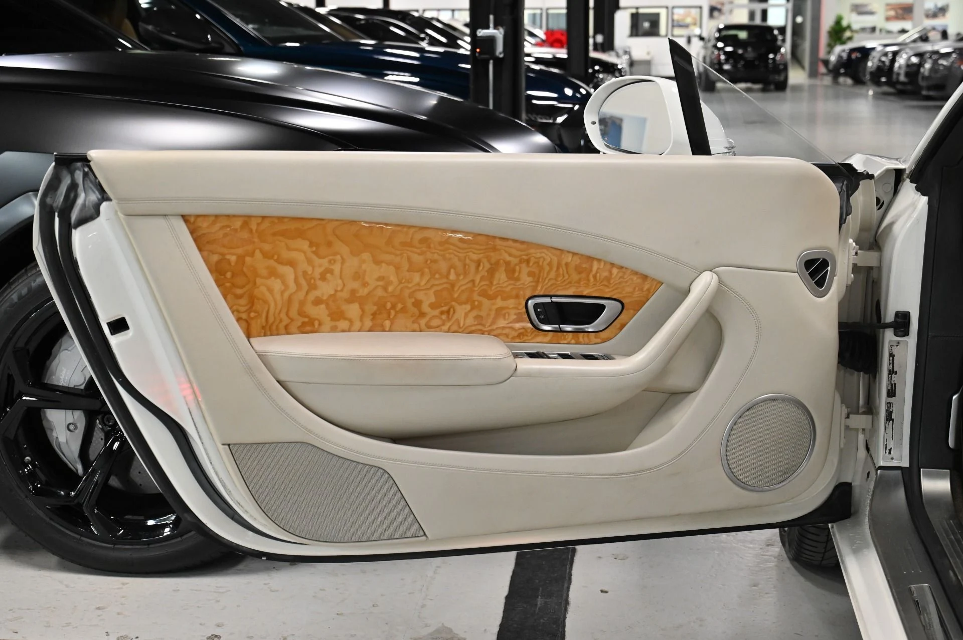mph008_2971091101_Used_2013_Bentley_Continental_GTC_1754410304_24f7360906