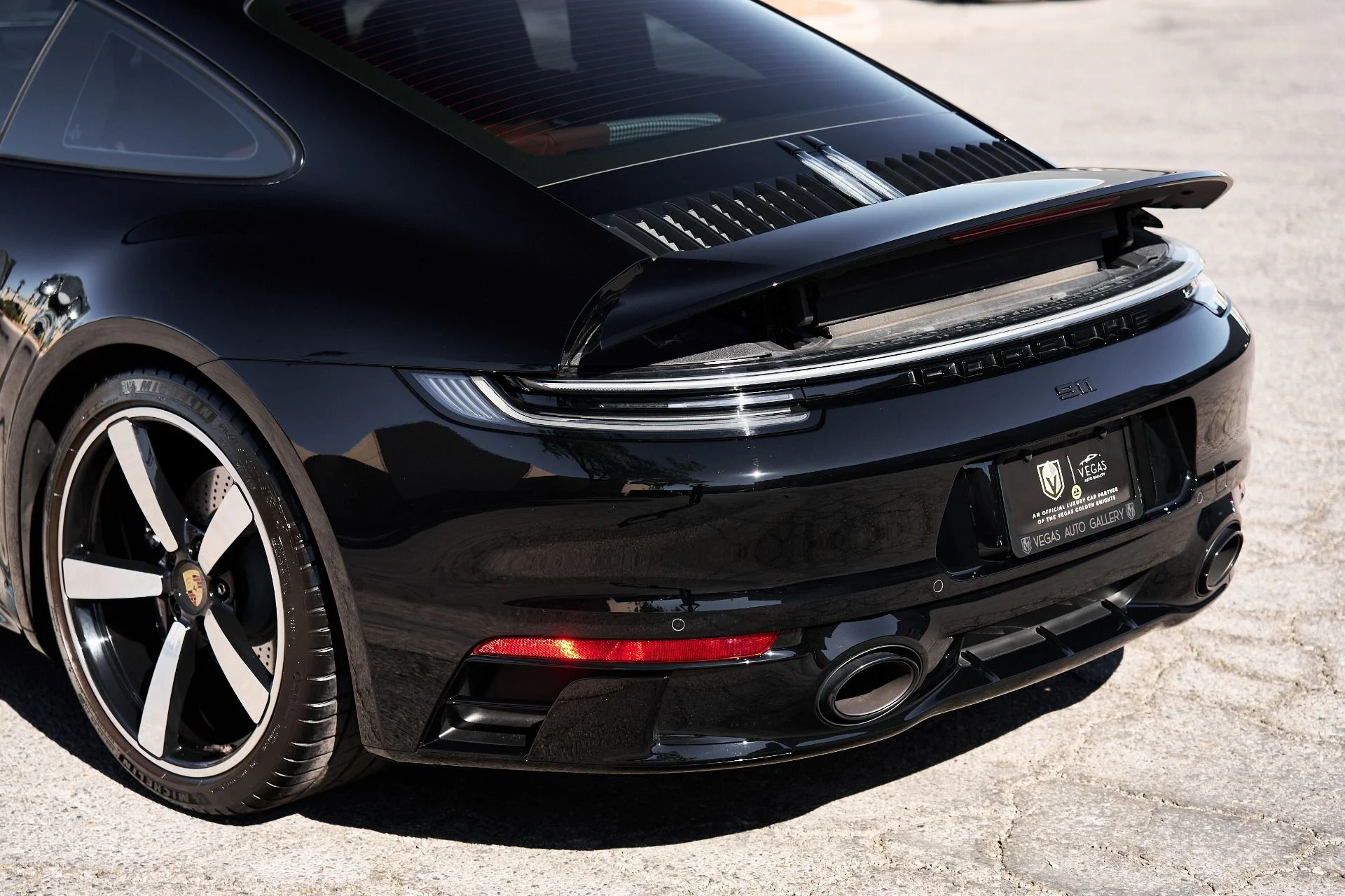 mph008_2991502070_Used_2024_Porsche_911_Carrera_S_1758752797_4e6e303569
