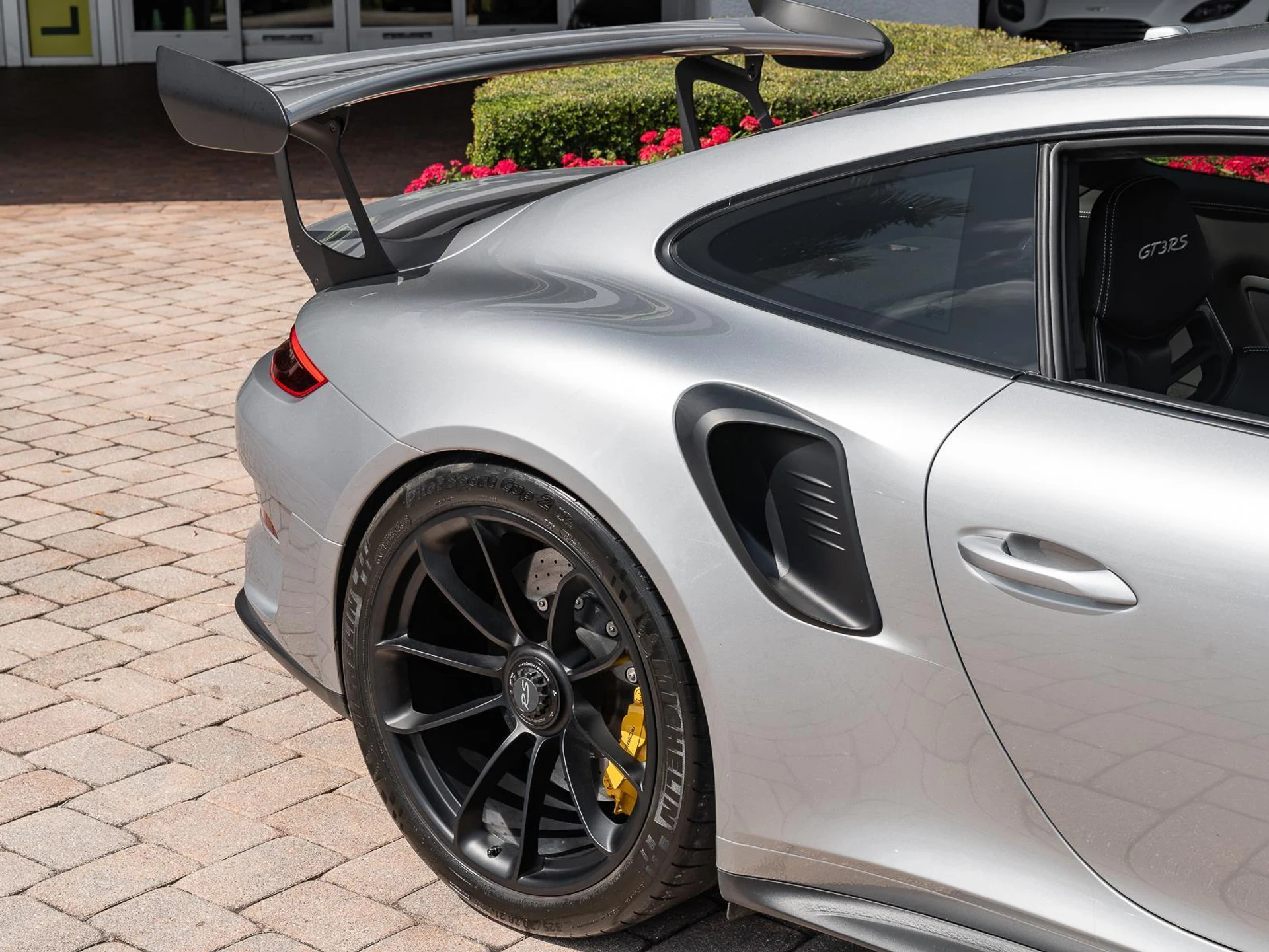 mph008_2998996237_Used_2019_Porsche_911_GT_3_RS_1771496237_0354cab456