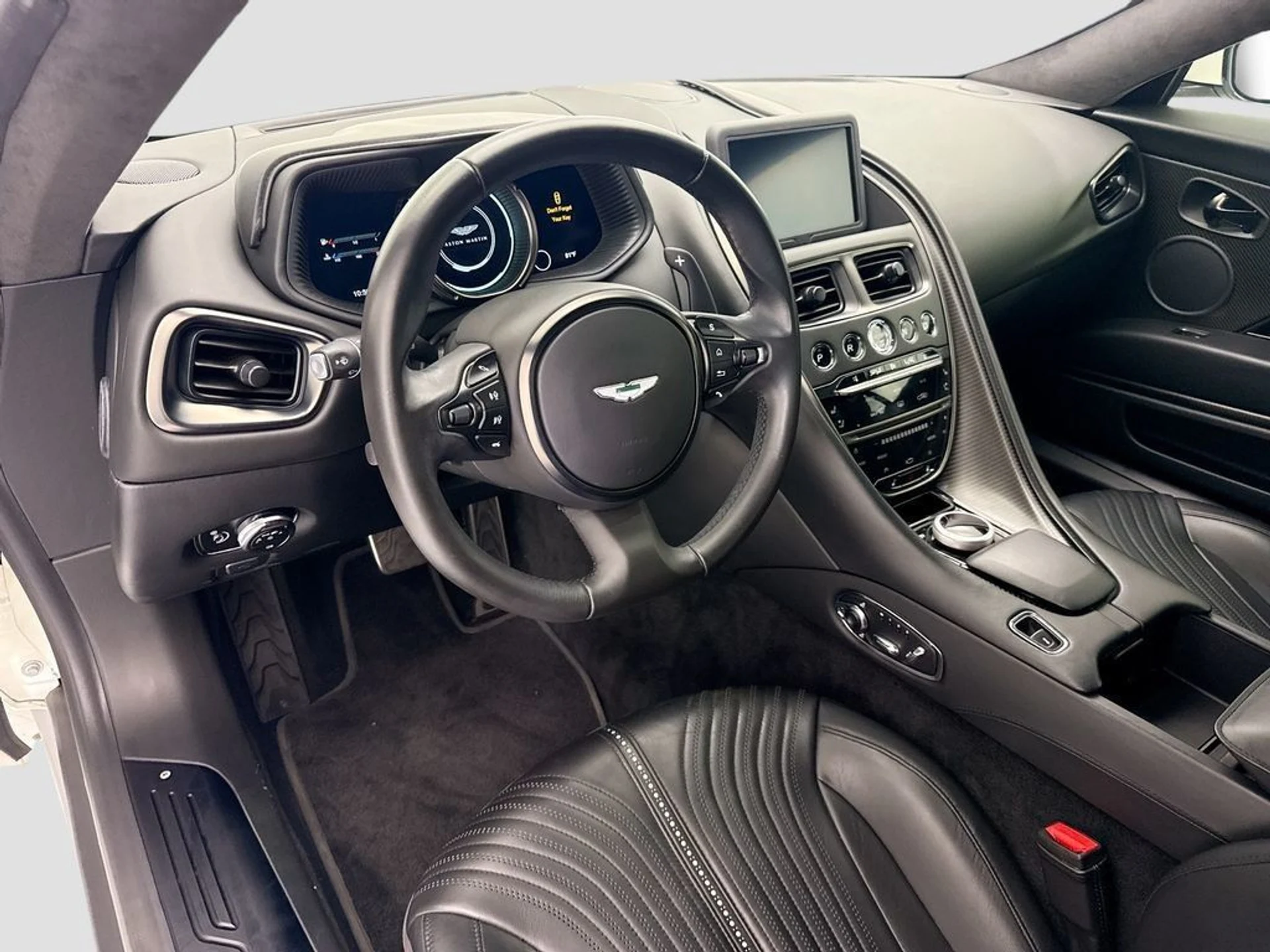 mph008_3012113457_used_2018_aston_martin_db11_v12coupe_8119_23031858_9_1024_583d0b9d83