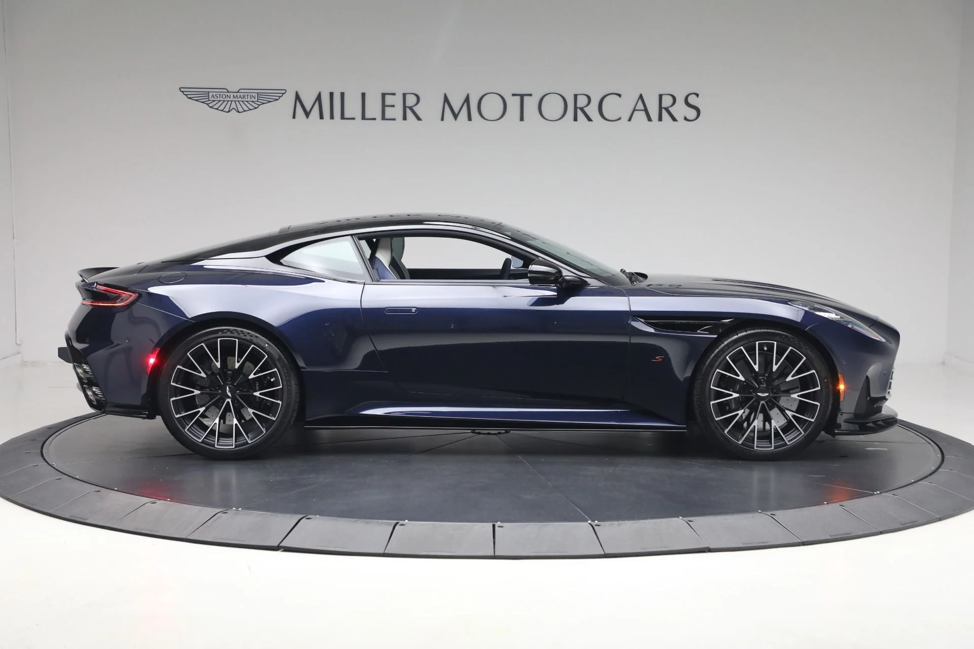 mph008_3026536380_New_2026_Aston_Martin_DB_12_S_1780512409_5f3025a553