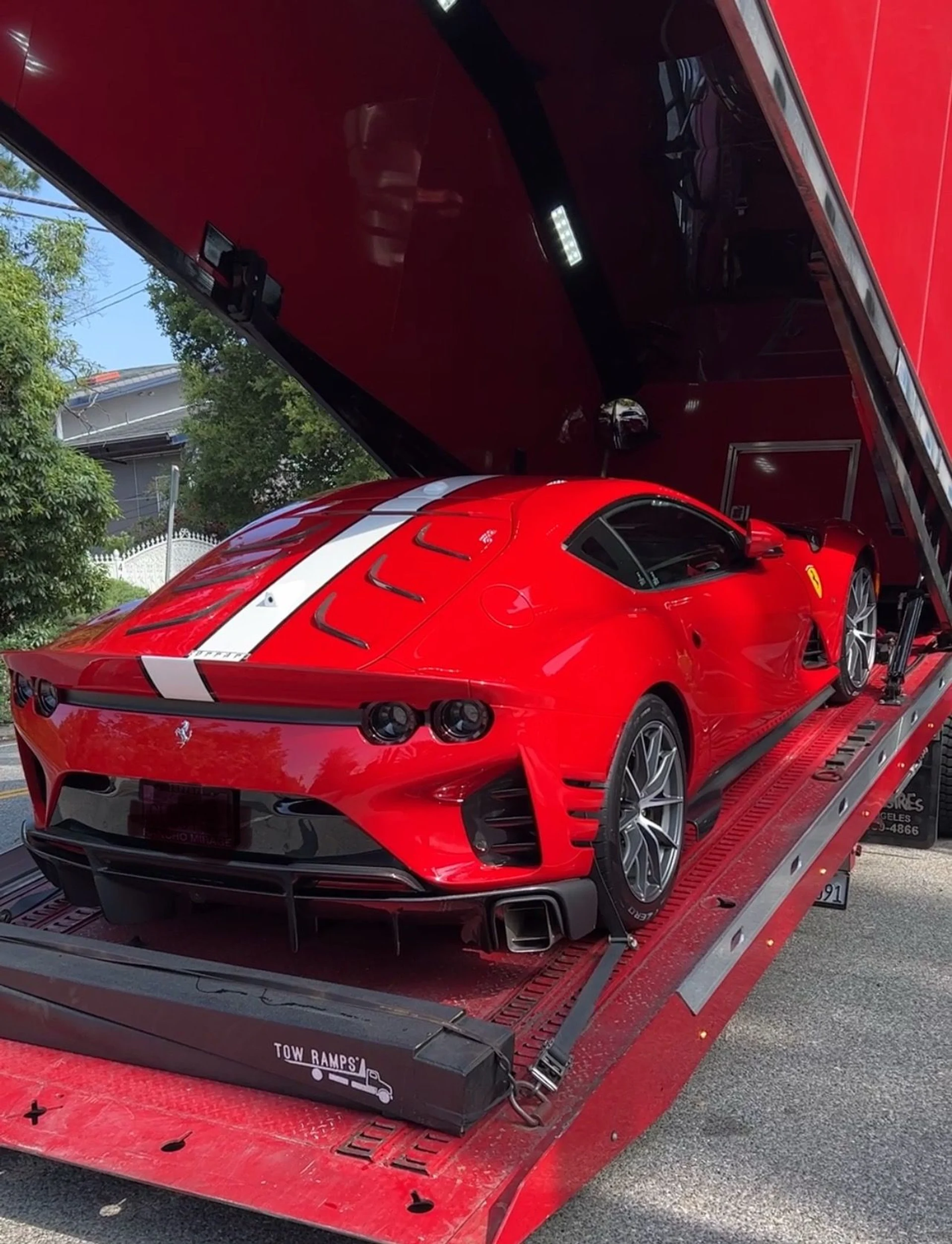 mph008_3029097511_Used_2023_Ferrari_812_Comp_1760651123_05fdbbd122
