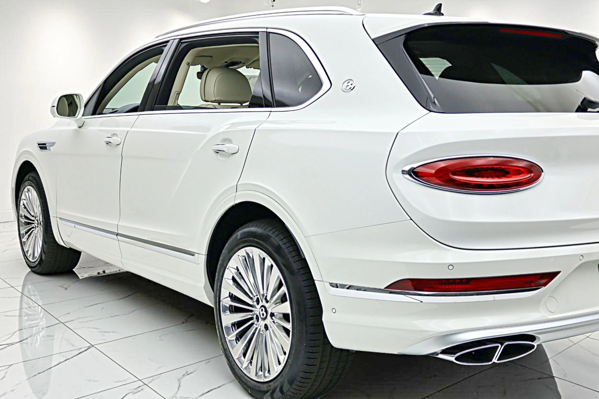mph008_3029519247_New_2026_Bentley_Bentayga_EWB_V8_810b70dce7