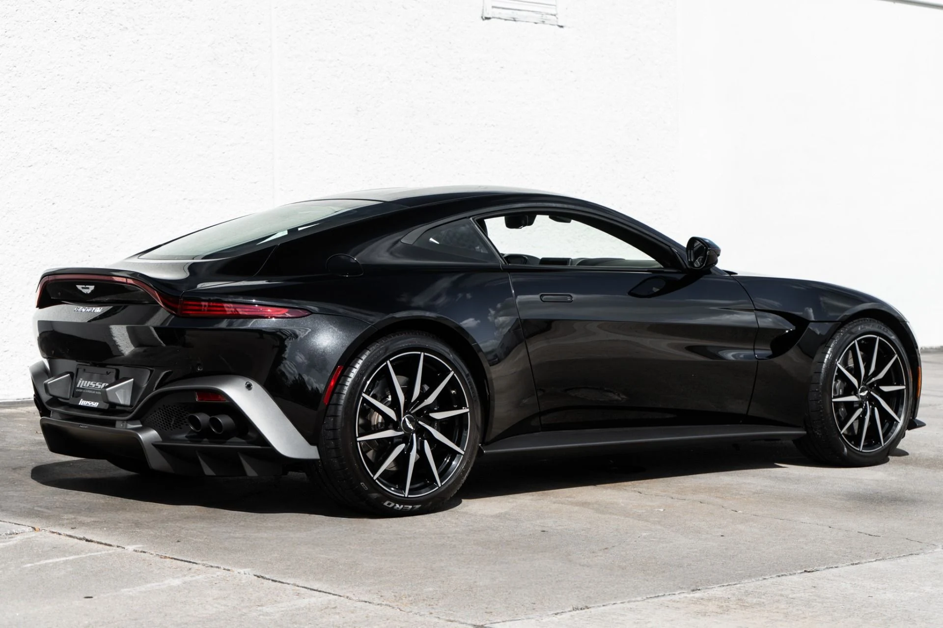 mph008_304286870_Used_2019_Aston_Martin_Vantage_1789496200_d03d47bdad