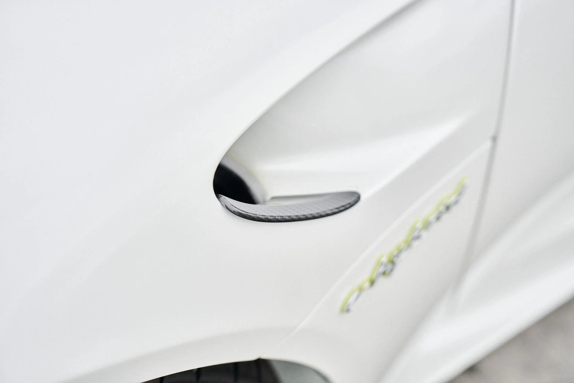 mph008_3043827653_Used_2015_Porsche_918_Spyder_w_Weissach_Package_1764874366_ca525035be