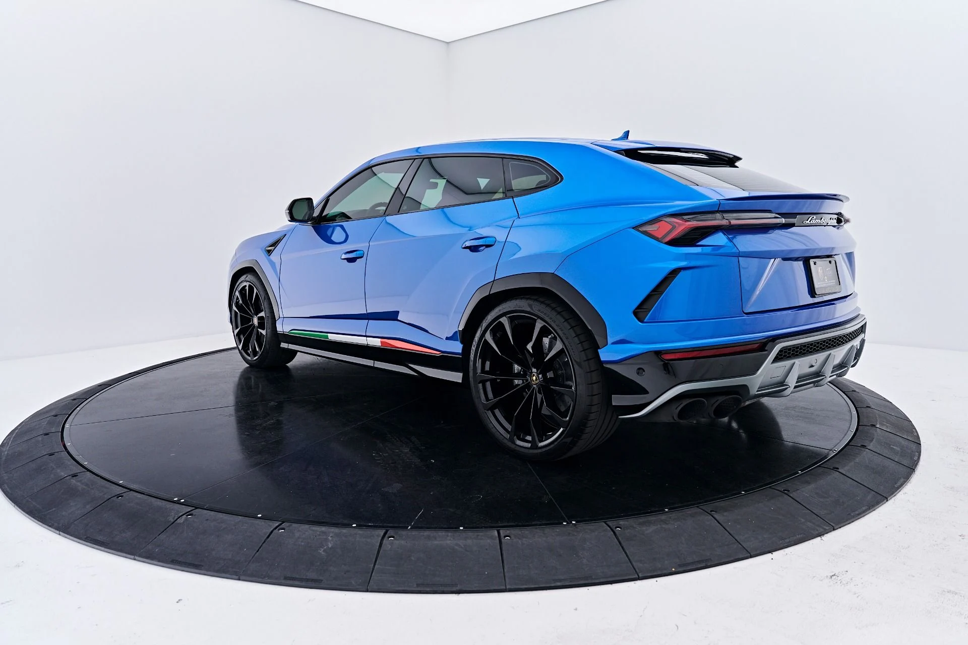 mph008_3052244888_Used_2020_Lamborghini_Urus_Base_1790959000_828e2a6234