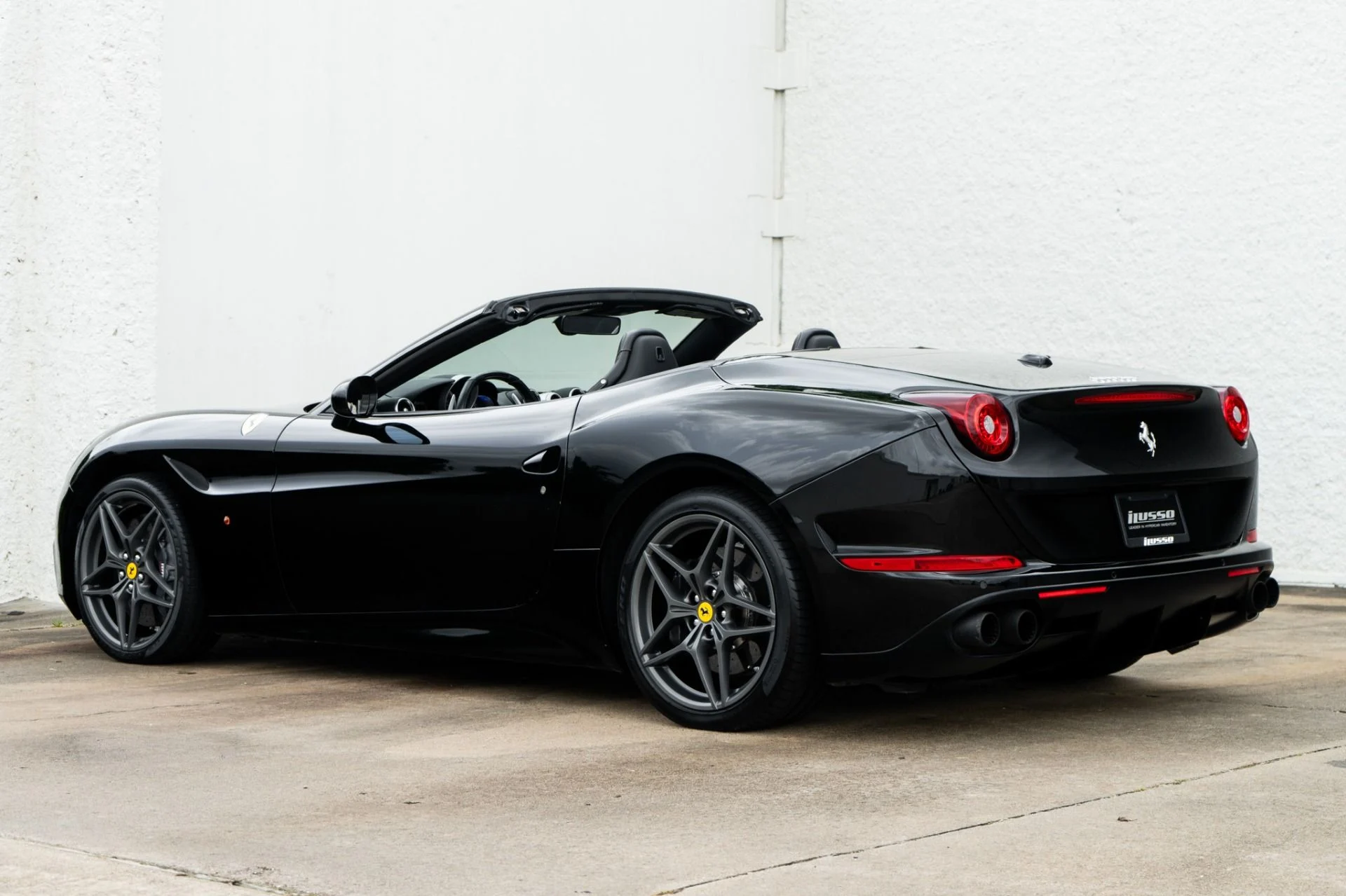 mph008_3060383275_Used_2018_Ferrari_California_T_1781897597_0a4ccefdcf