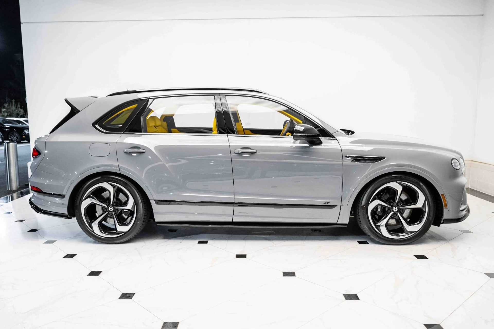 mph008_3069095152_Used_2023_Bentley_Bentayga_S_V8_1698872285_e9984935d9