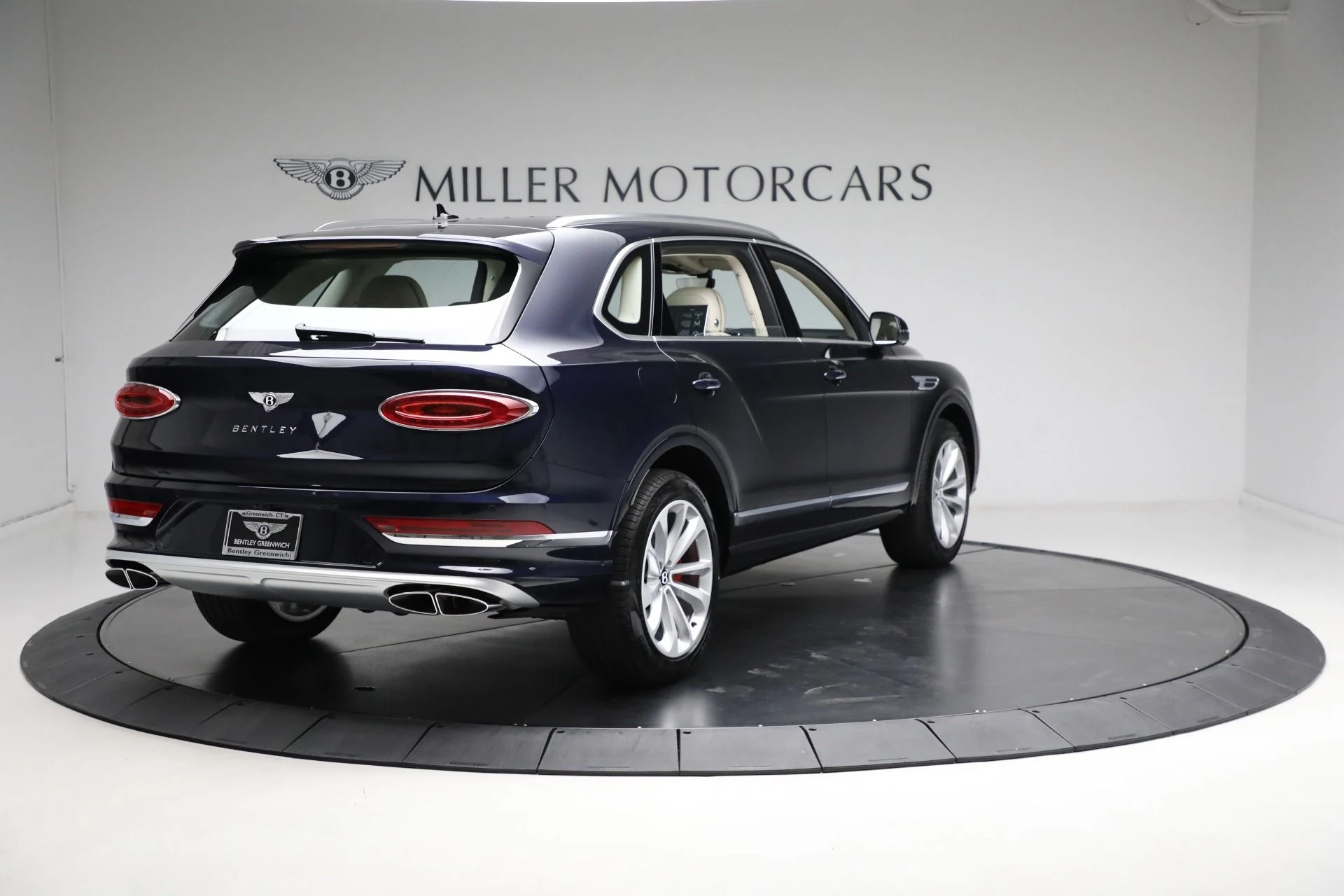mph008_3070306520_Used_2024_Bentley_Bentayga_EWB_V8_1711043268_6560fa2a2a