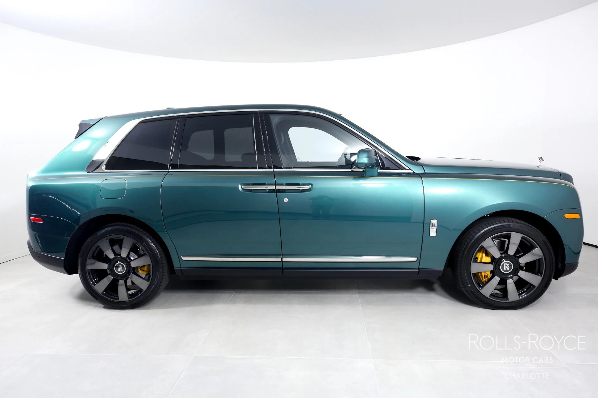 mph008_3077276547_Used_2023_Rolls_Royce_Cullinan_1688236802_75e5911663