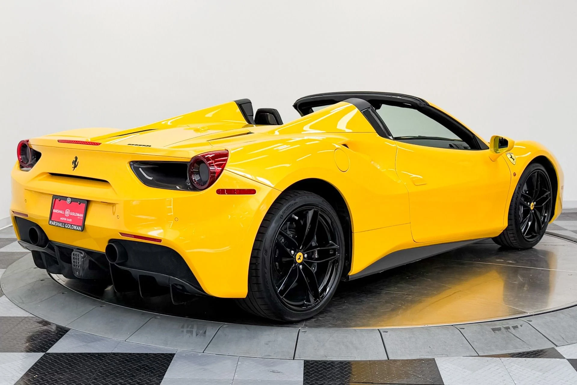 mph008_3086747255_Used_2017_Ferrari_488_Spider_Carbon_Fiber_Racing_Seats_Extensive_Carbon_Fiber_1782928237_e90e2f66a4
