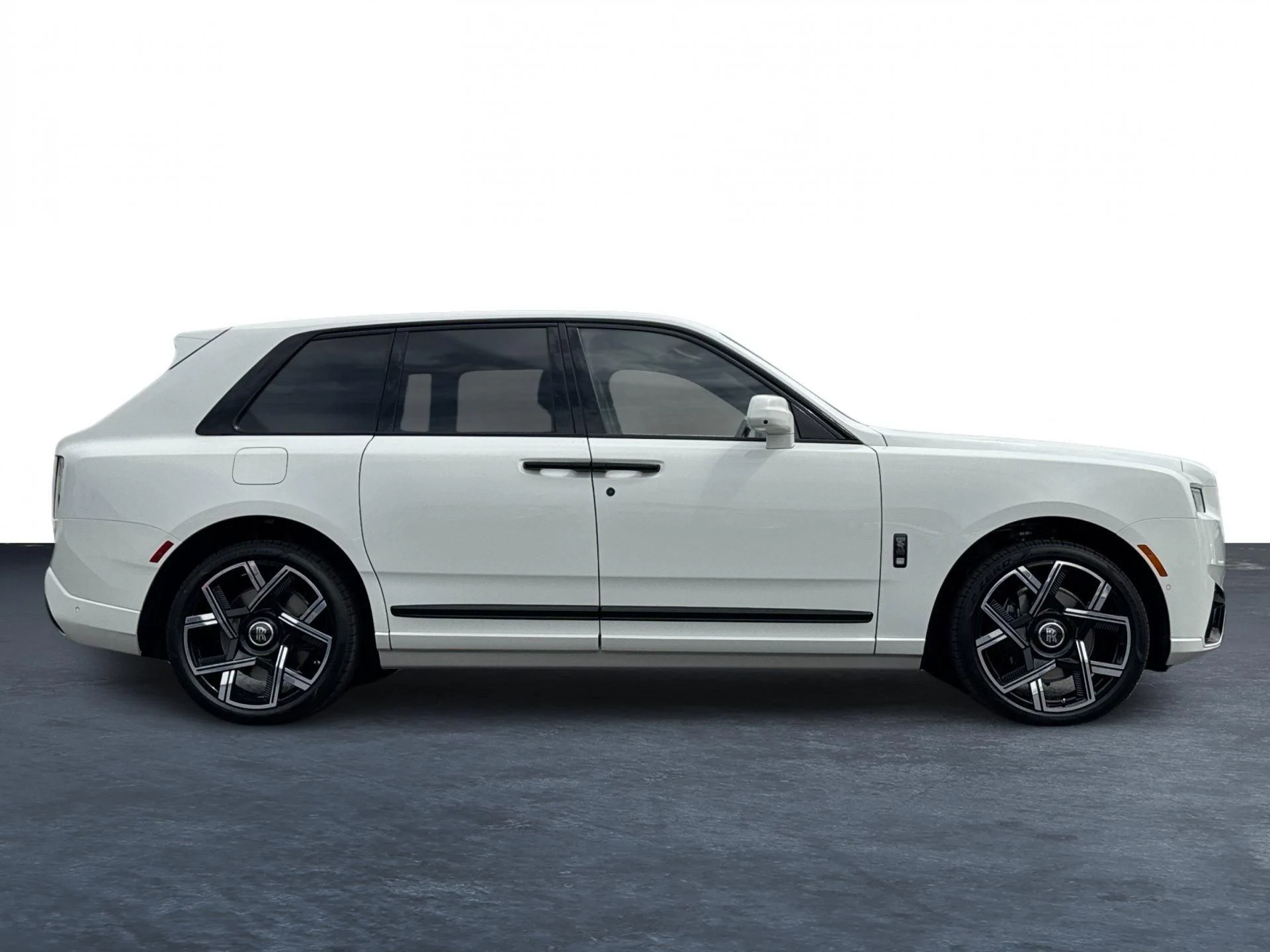 mph008_3089460006_New_2027_Rolls_Royce_Cullinan_Black_Badge_1787905683_b57f7b69cf