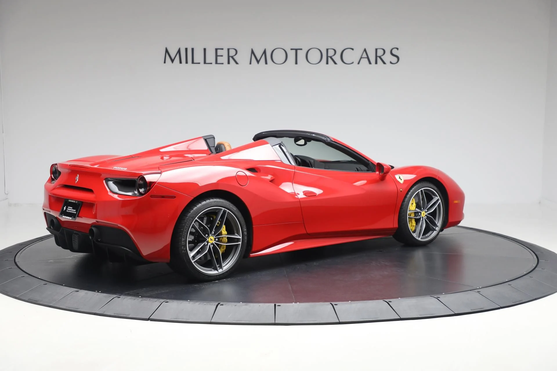 mph008_3096428290_Used_2018_Ferrari_488_Spider_0e238f40be