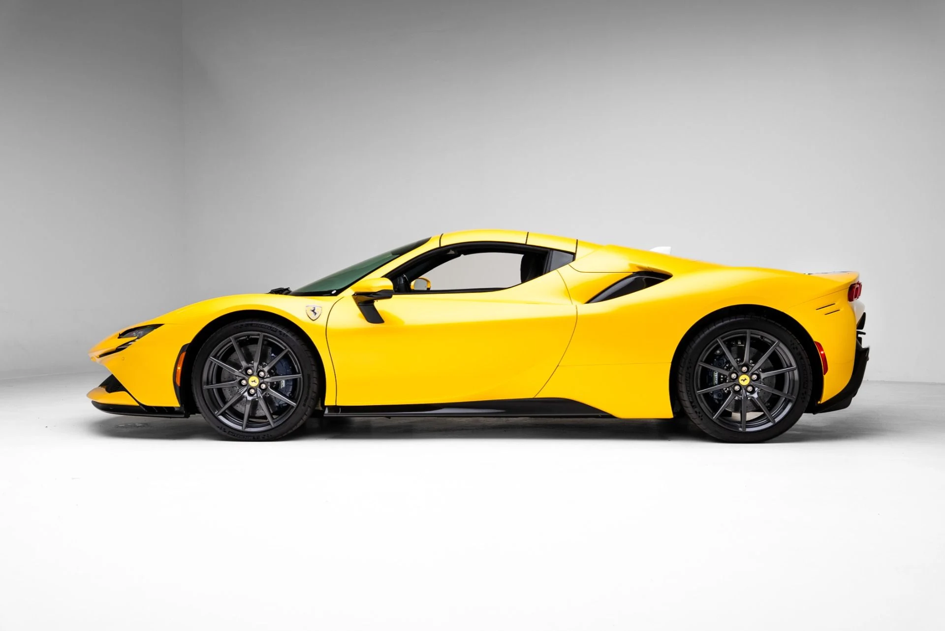 mph008_3096974804_Used_2024_Ferrari_SF_90_Spider_1770854329_15a73dd890