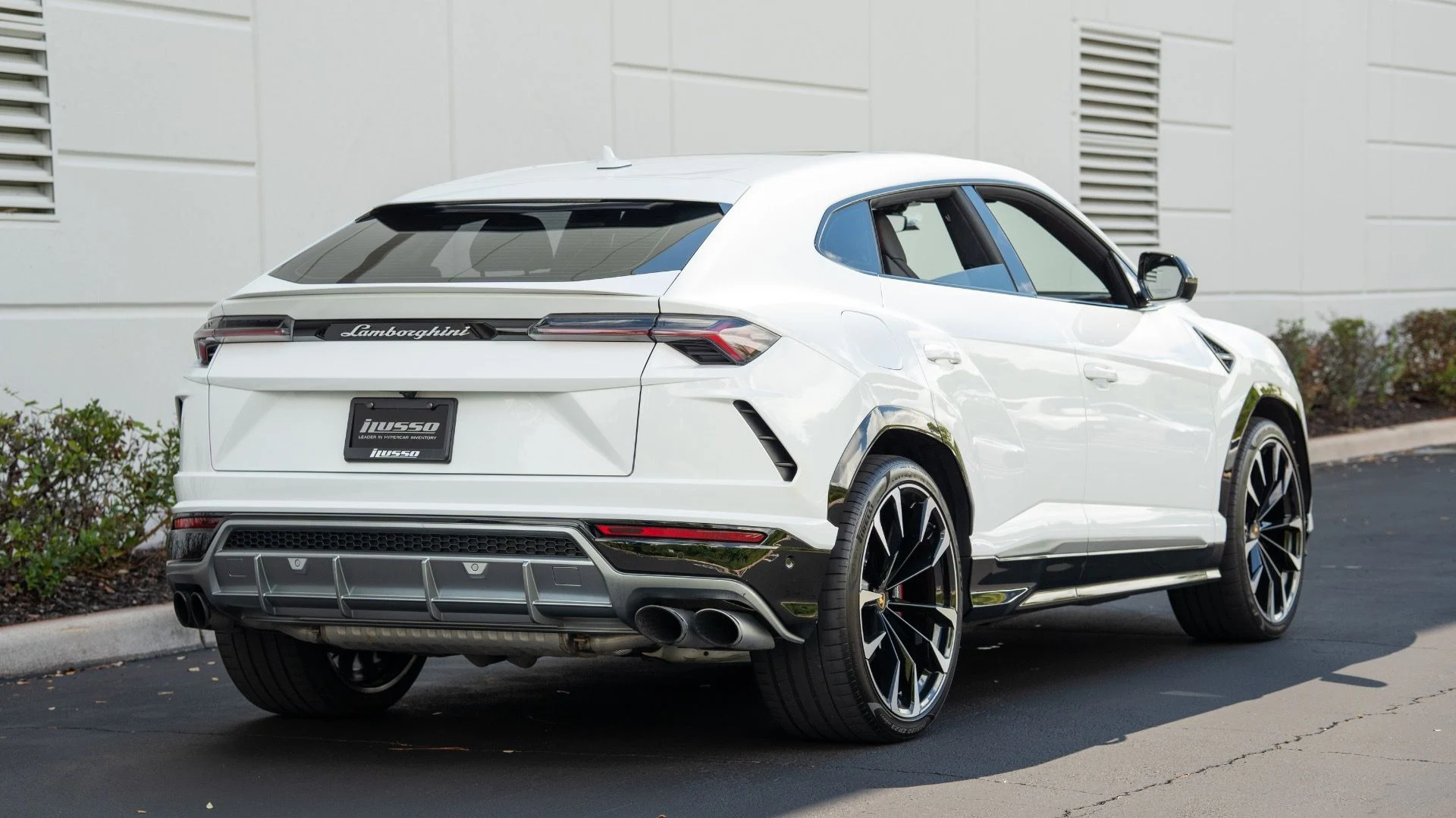 mph008_3105593412_Used_2021_Lamborghini_Urus_1754681877_5f394d5964