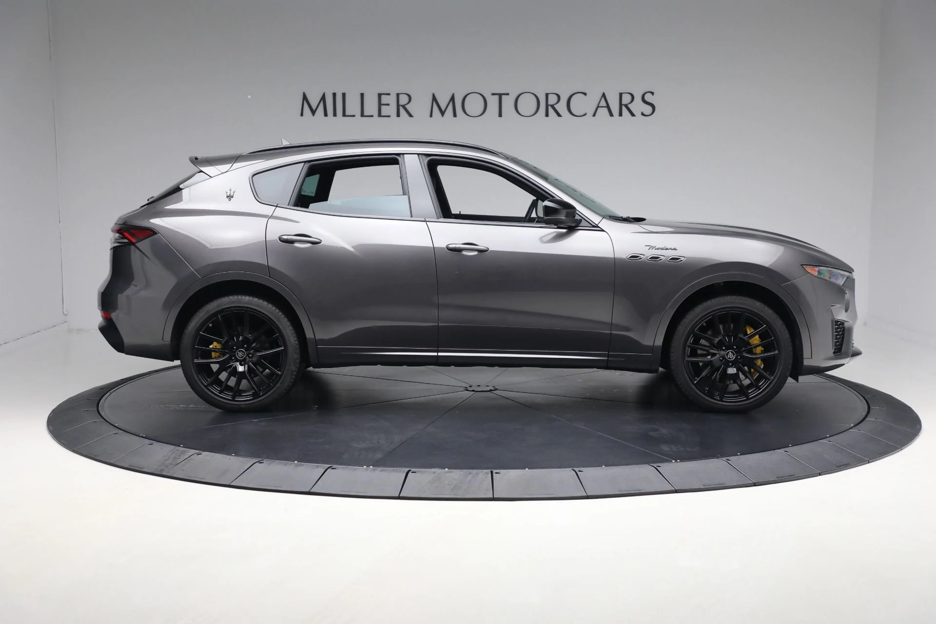 mph008_3114354282_Used_2022_Maserati_Levante_Modena_a4ac2078e5