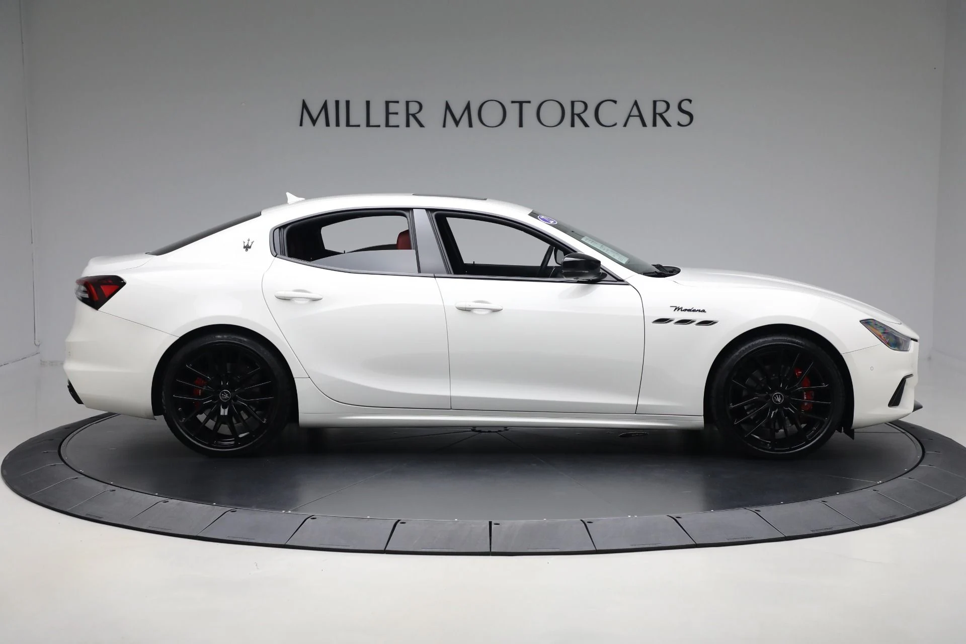 mph008_31148459_Used_2022_Maserati_Ghibli_Modena_Q4_e668534bfa