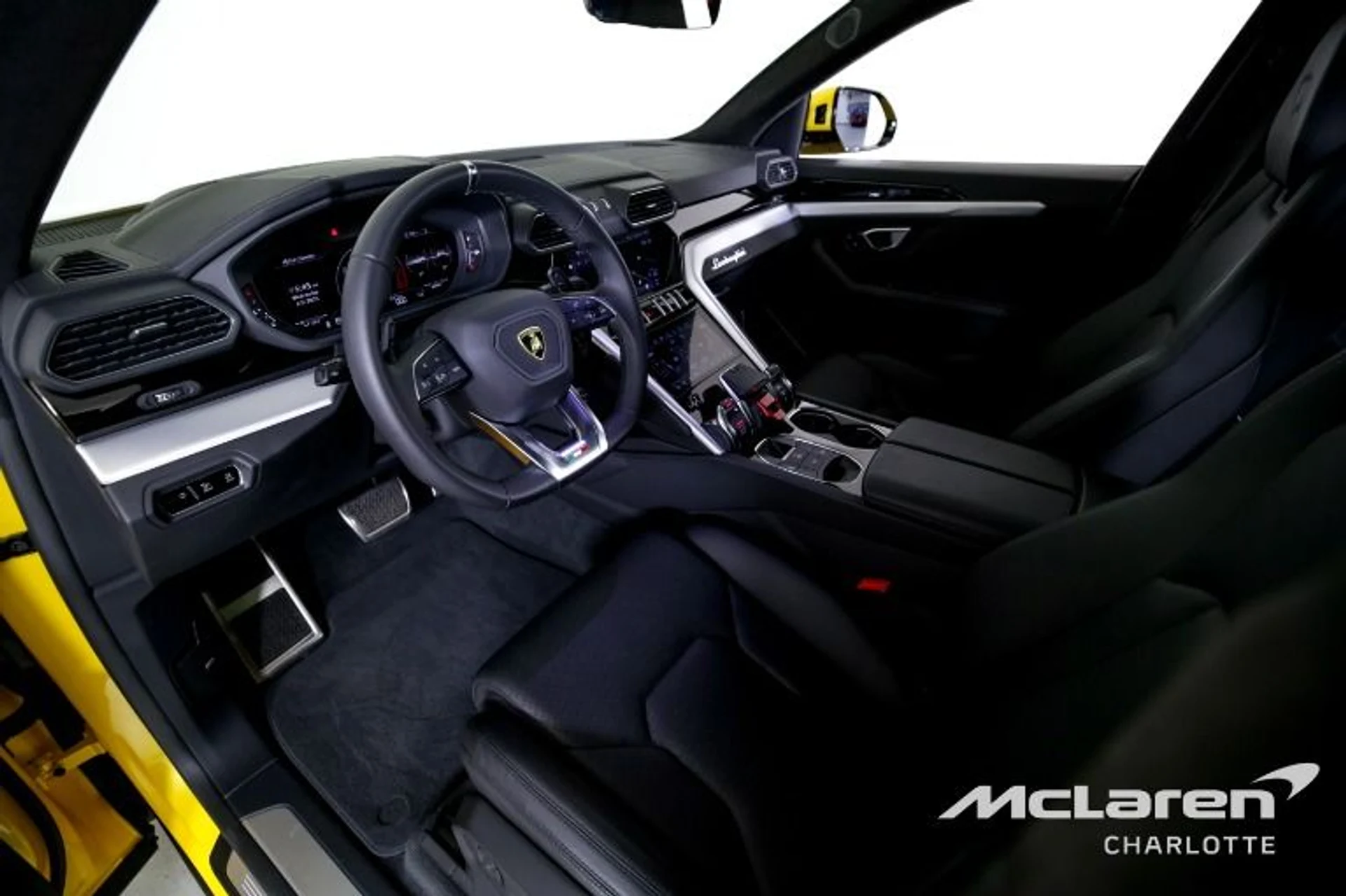 mph008_3130433803_Used_2024_Lamborghini_Urus_S_29c7674365