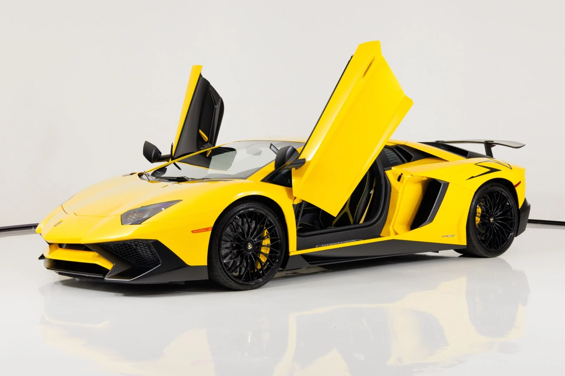 mph008_313970647_Used_2016_Lamborghini_Aventador_LP_750_4_Superveloce_1785341992_5de1783b6e