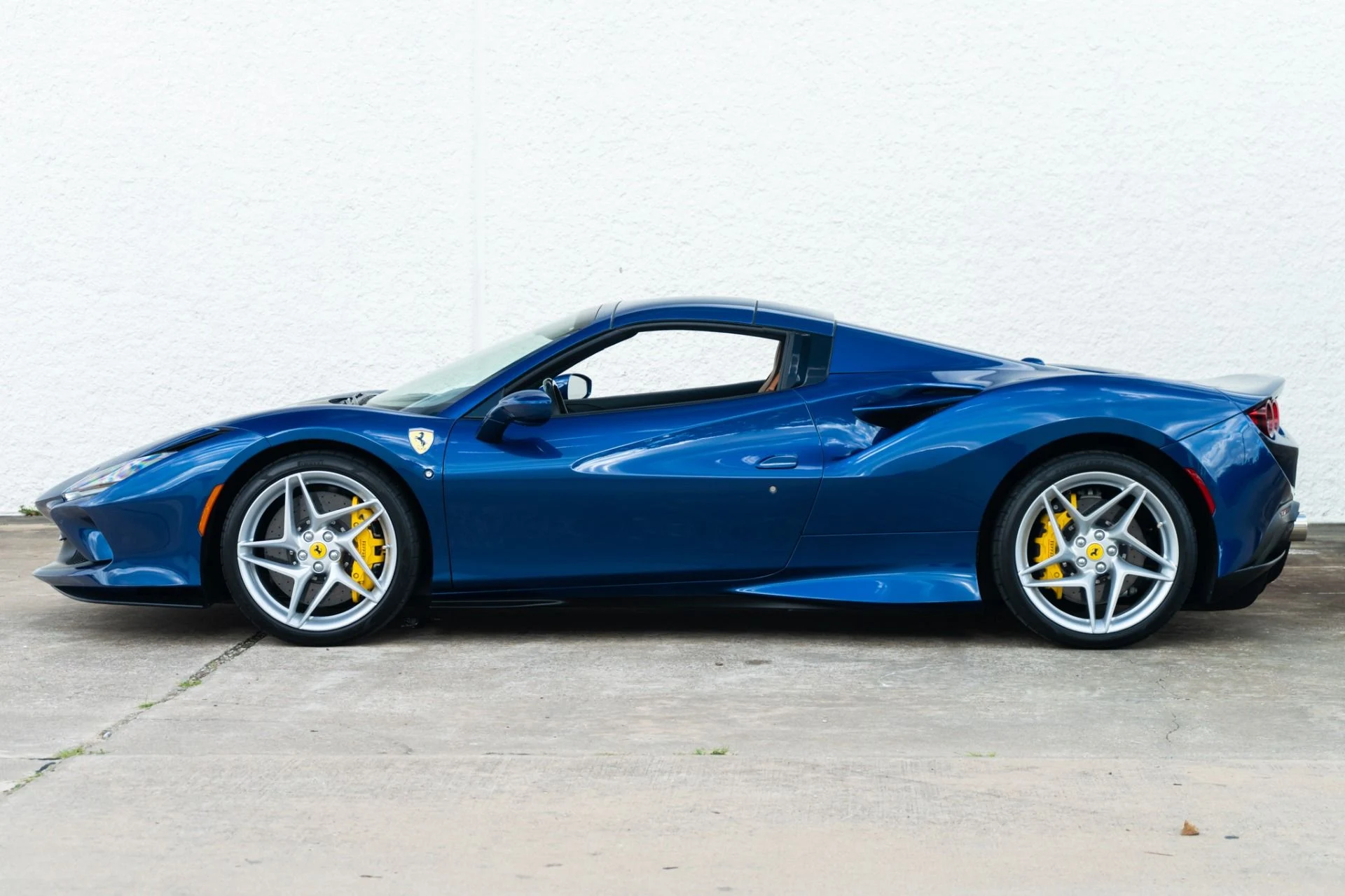 mph008_3143668948_Used_2022_Ferrari_F8_Spider_1779493507_25e202680f