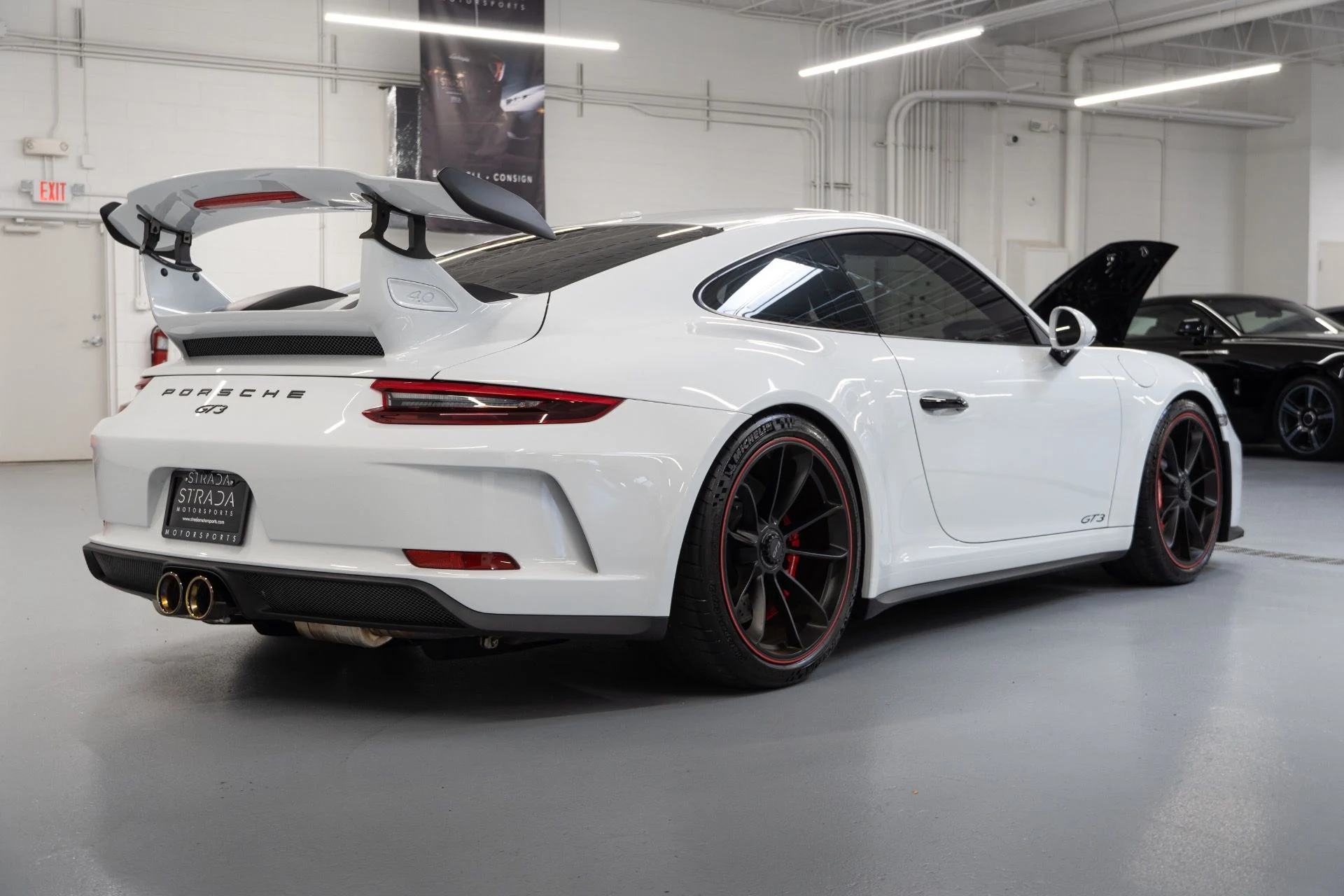 mph008_3145788646_Used_2018_Porsche_911_GT_3_1761338544_e918a95ab7