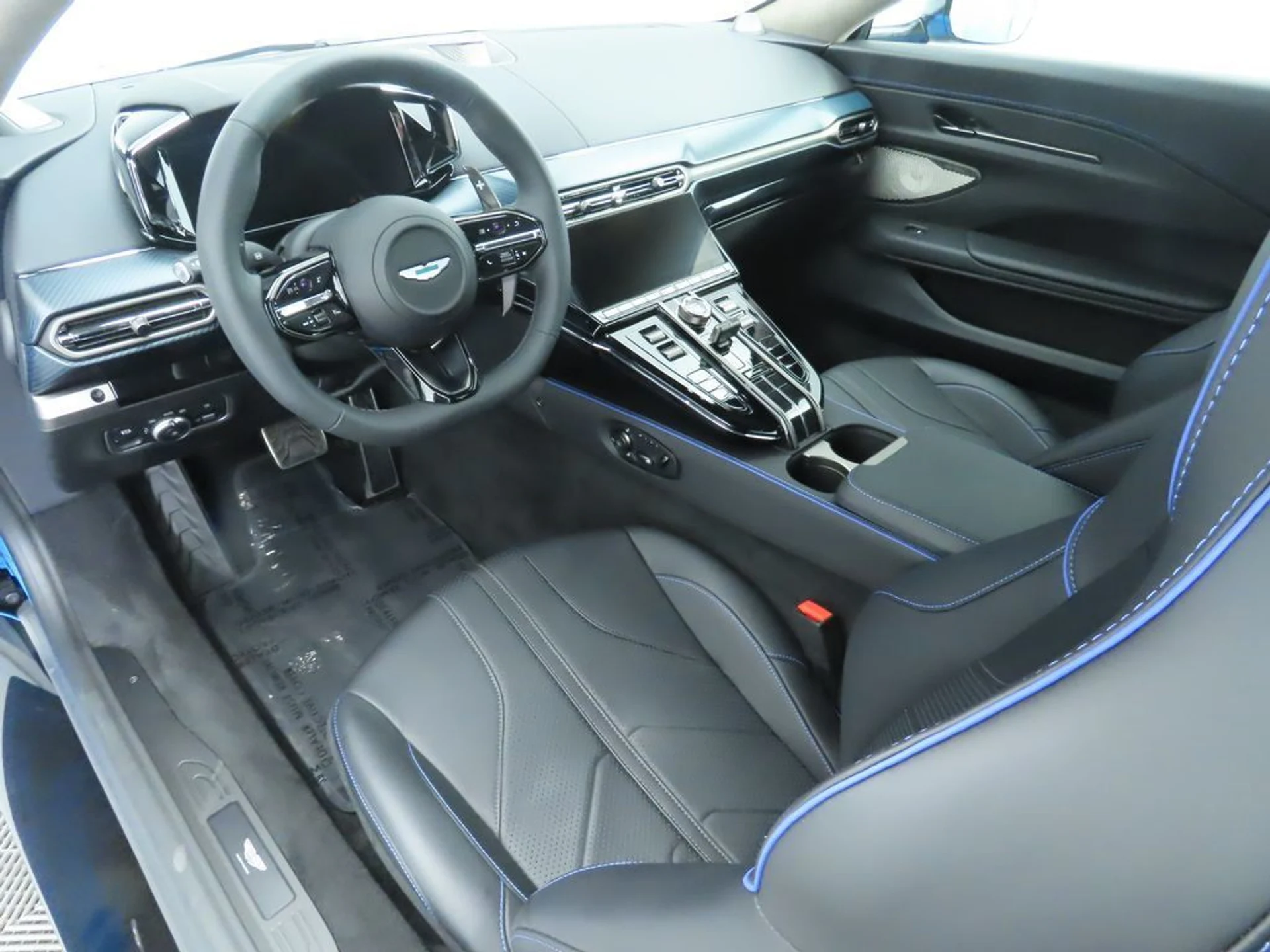 mph008_3152448184_used_2025_aston_martin_vantage_coupe_8119_23008719_9_1024_47ec74072a