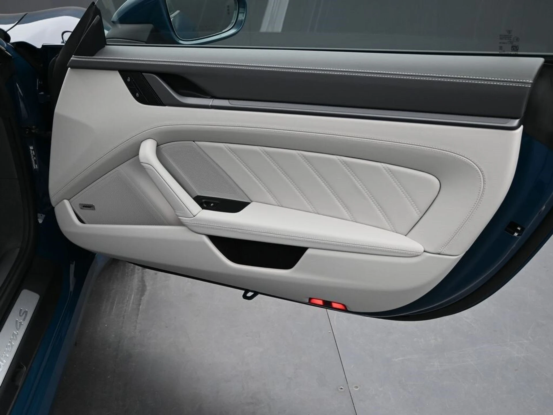 mph008_3158381120_a08c9084a02c693becb3af0754b07d01x_1af8679941