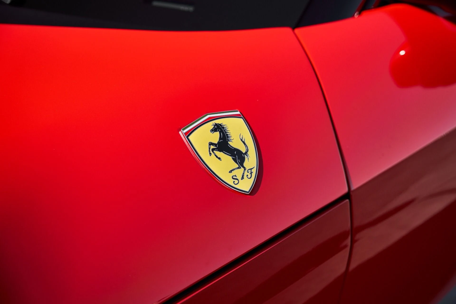 mph008_31677813_Used_2025_Ferrari_12_Cilindri_1769824743_b790ae1735