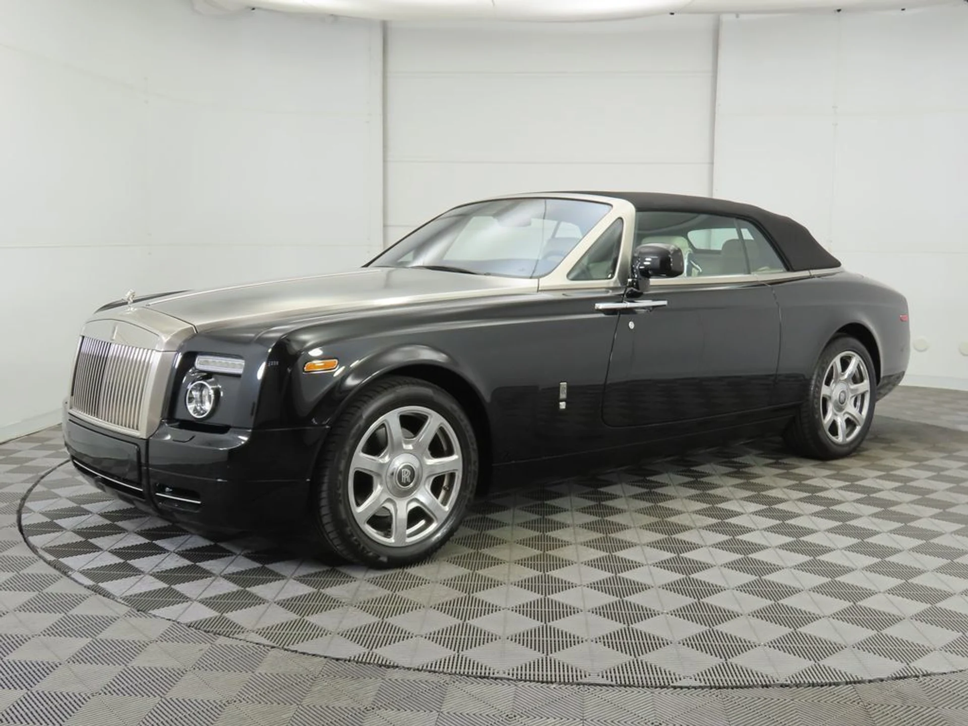 mph008_3173945741_used_2012_rolls_royce_phantom_coupe_2drdrophead_8119_22959977_9_1024_3e7452cfdd