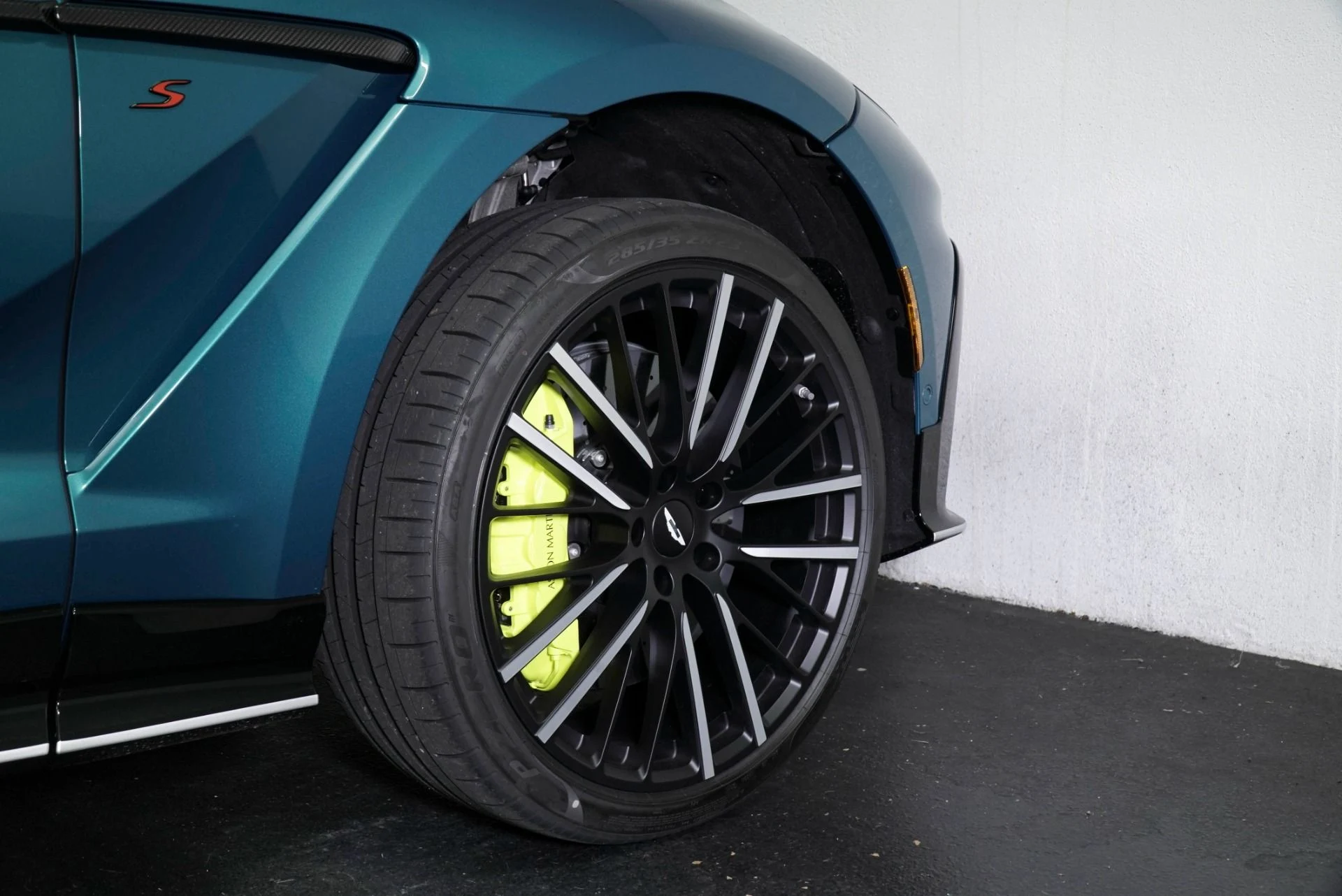 mph008_3177808233_New_2026_Aston_Martin_DBX_S_1768416197_d2b87670f8