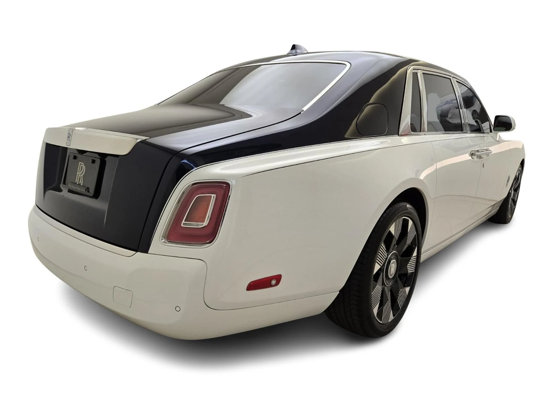 mph008_3178821671_Used_2023_Rolls_Royce_Phantom_1755413479_8644875ed2