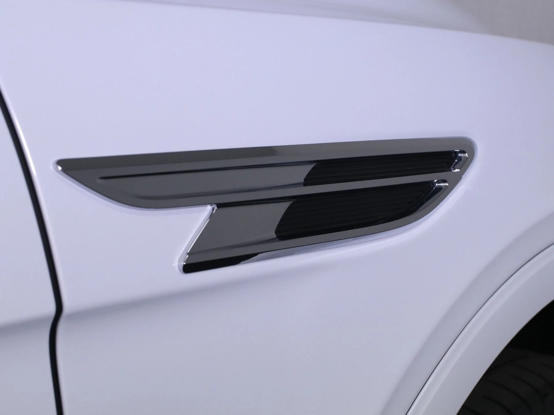 mph008_3187887398_Used_2024_Bentley_Bentayga_EWB_1757480370_f033c28aa3