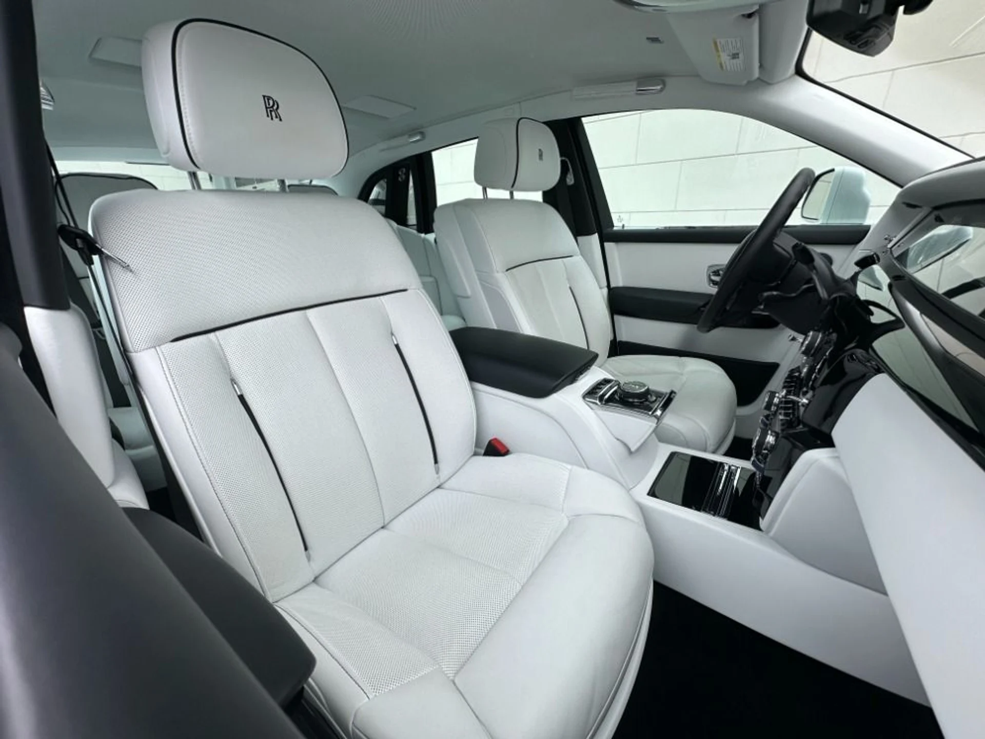 mph008_3190600572_Used_2022_Rolls_Royce_Phantom_1773436161_e7d3eba324