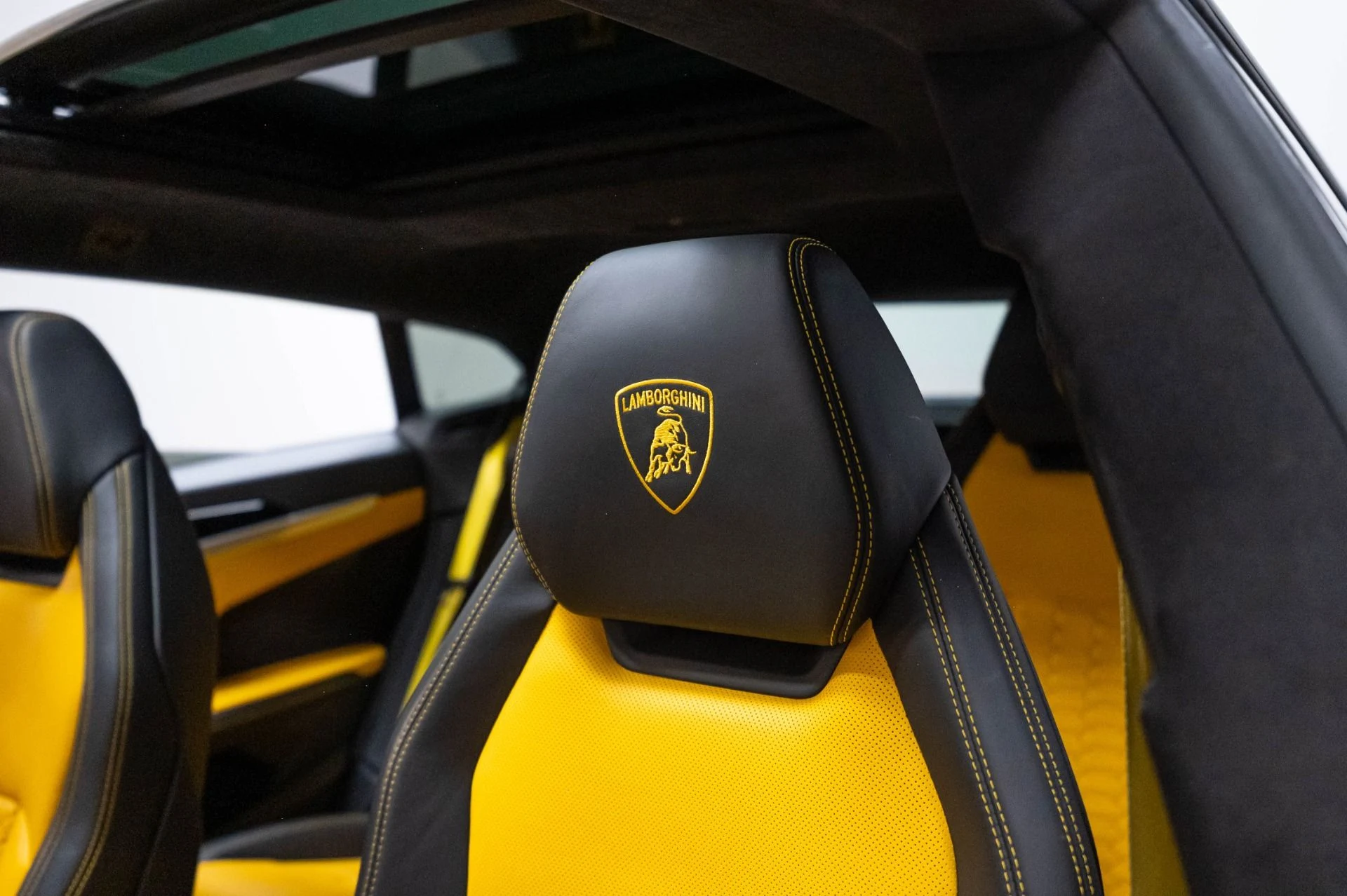 mph008_3197660734_Used_2019_Lamborghini_Urus_1786984868_2d8a08440d